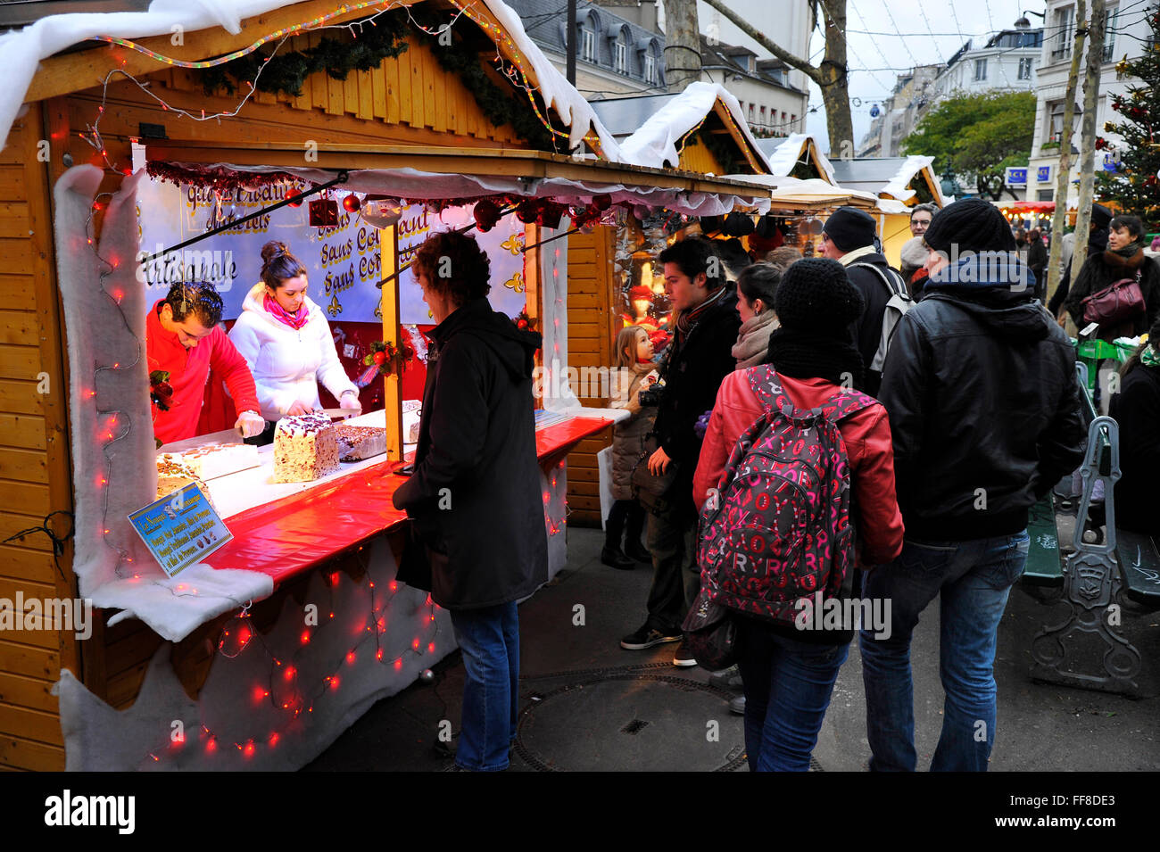 Christmas market in Abbesses street, Montmartre, Paris Stock Photo Alamy