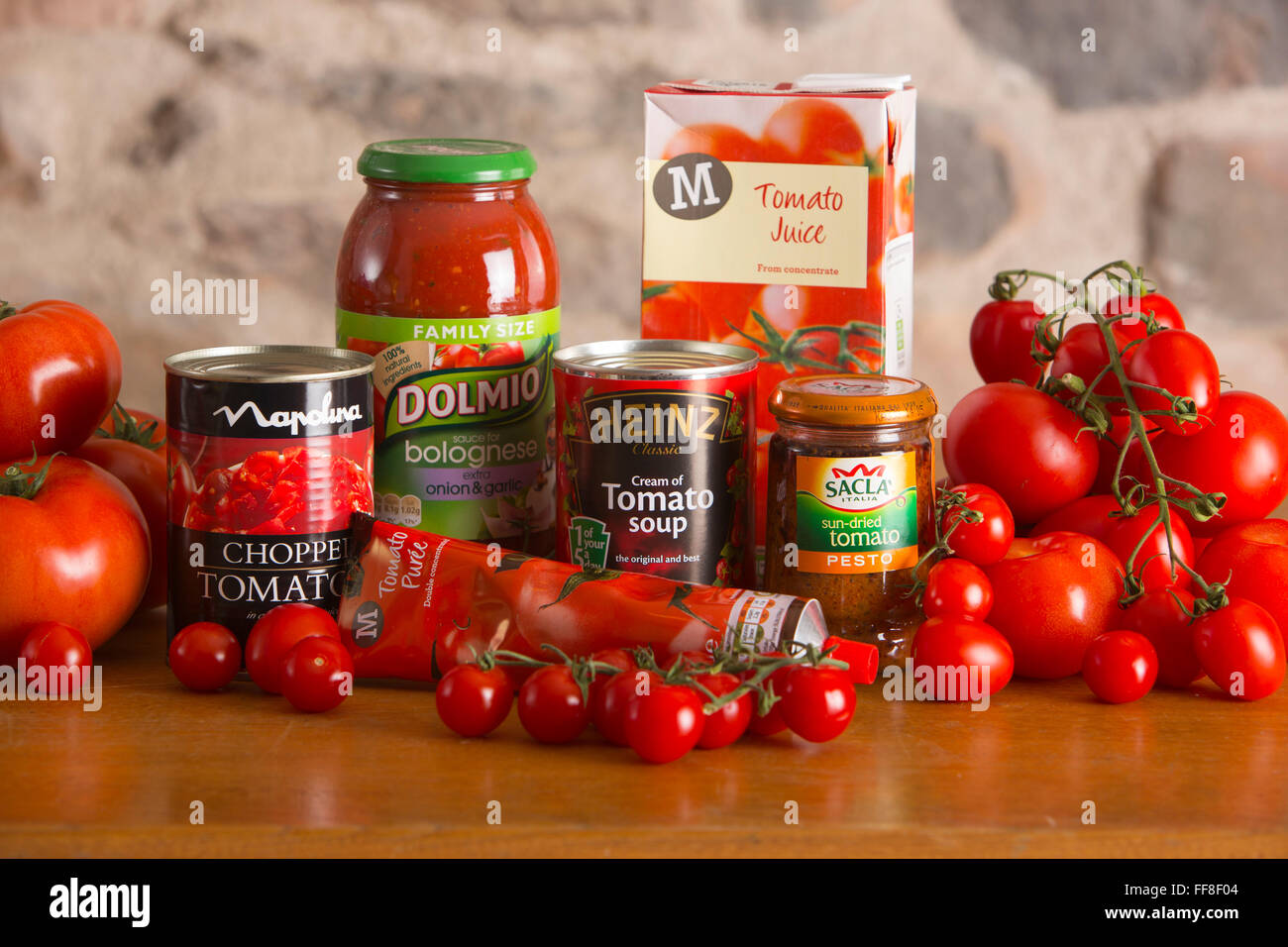 Can of tomato puree hi-res stock photography and images - Alamy