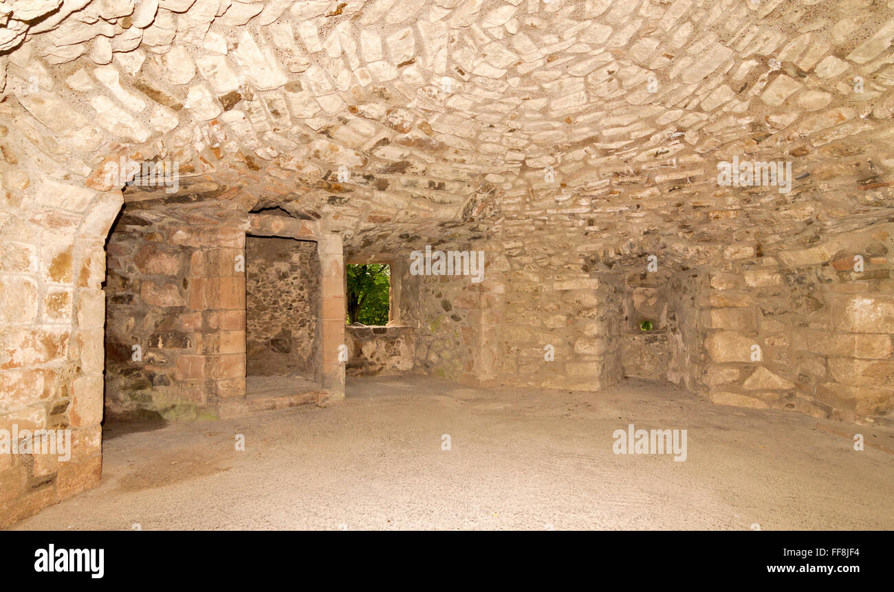 HUNTLY CASTLE ABERDEENSHIRE INTERIOR ROOM WITH WINDOWS AND DOORWAYS Stock Photo