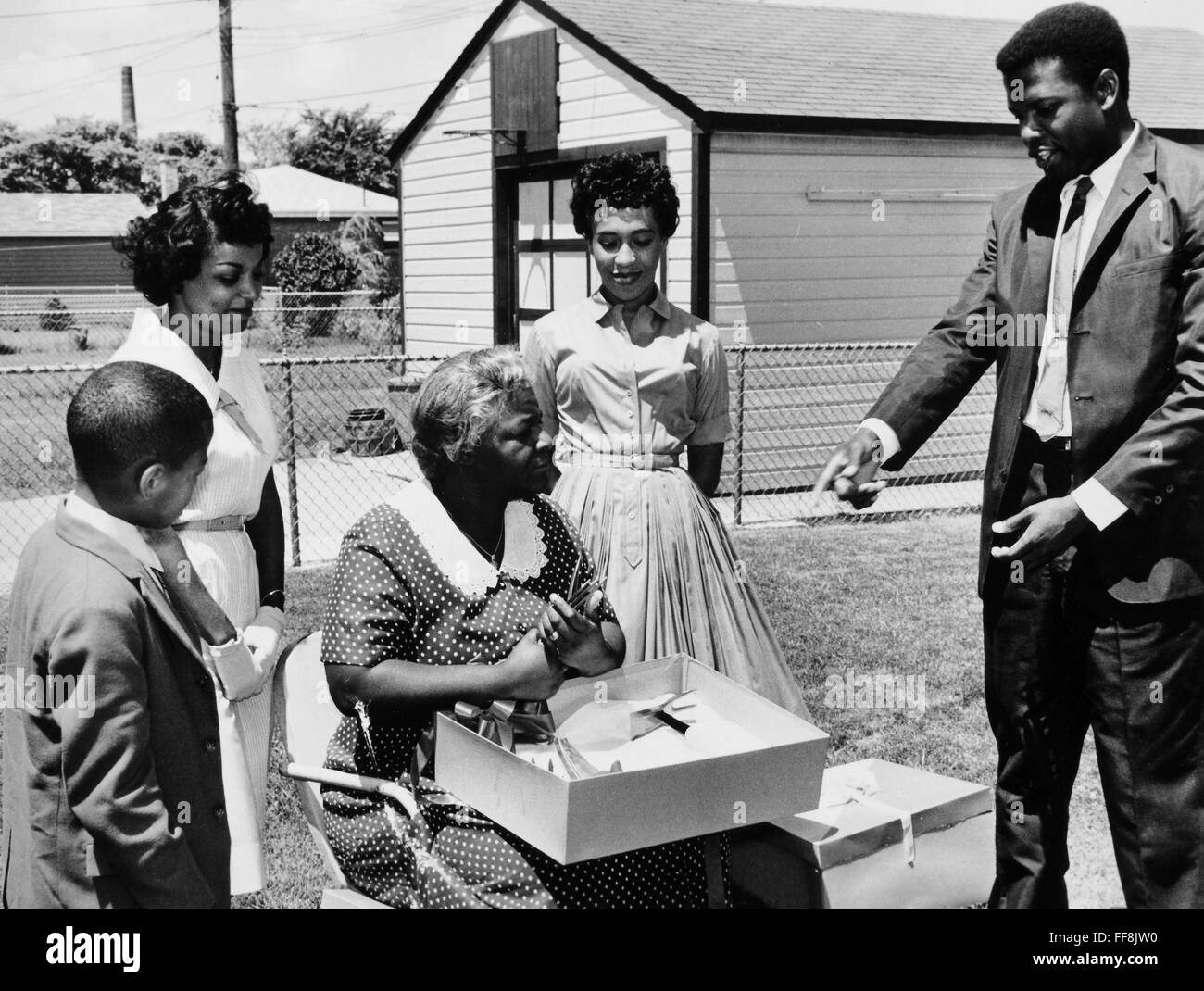 A RAISIN IN THE SUN, 1961. /nRuby Dee, Claudia McNeil, Diana Sands and