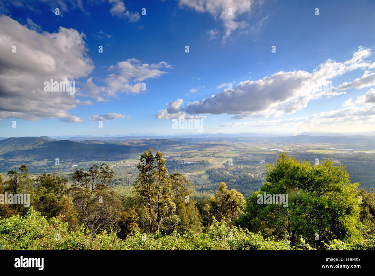 Lookout at Tamborine mountain in a sunny day Stock Photo Alamy