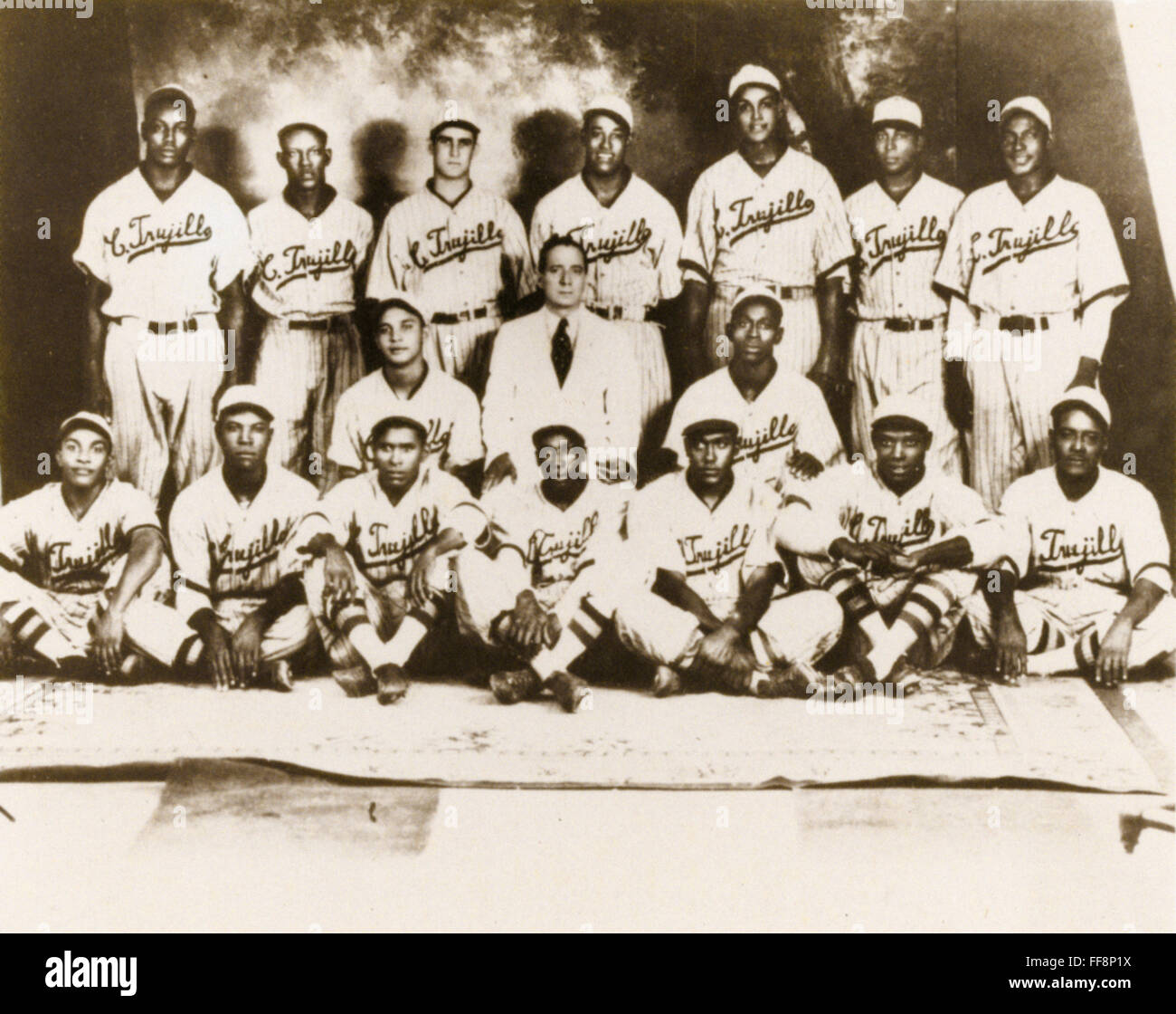 BASEBALL: NEGRO LEAGUES. /n'Cool Papa' Bell (front row, center), 'Satchel'  Paige (middle, far right), Josh Gibson (back, far left) and other members  of an American Negro Leagues All-Star team which participated in