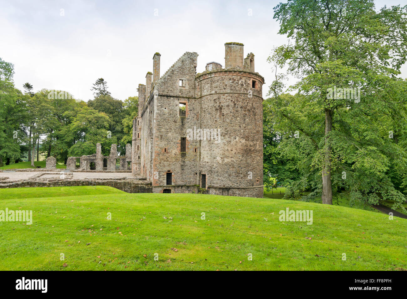 HUNTLY CASTLE ABERDEENSHIRE THE VIEW OF THE PALACE FROM THE MOTTE Stock Photo