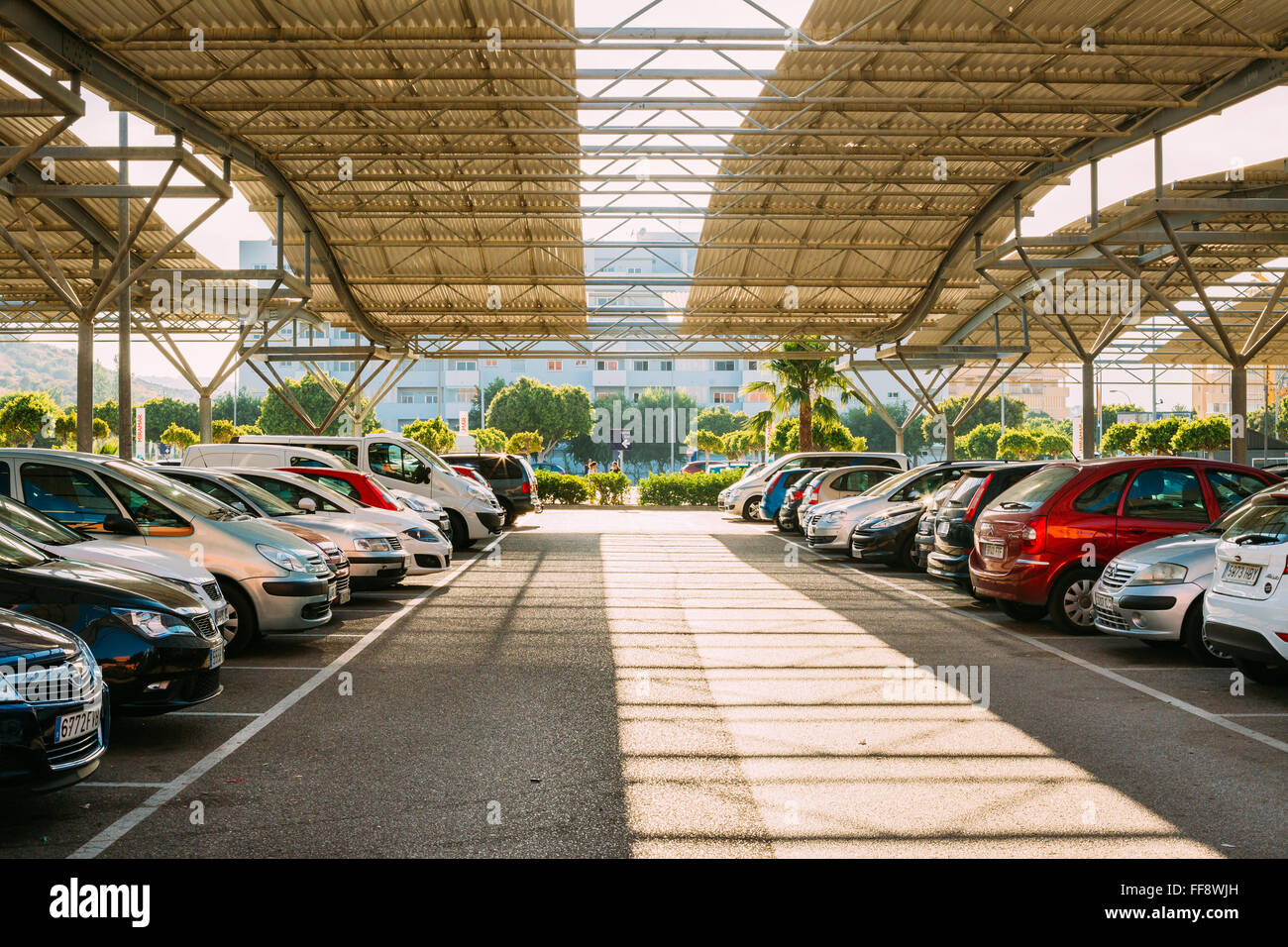 Cars parking lot hi-res stock photography and images - Alamy