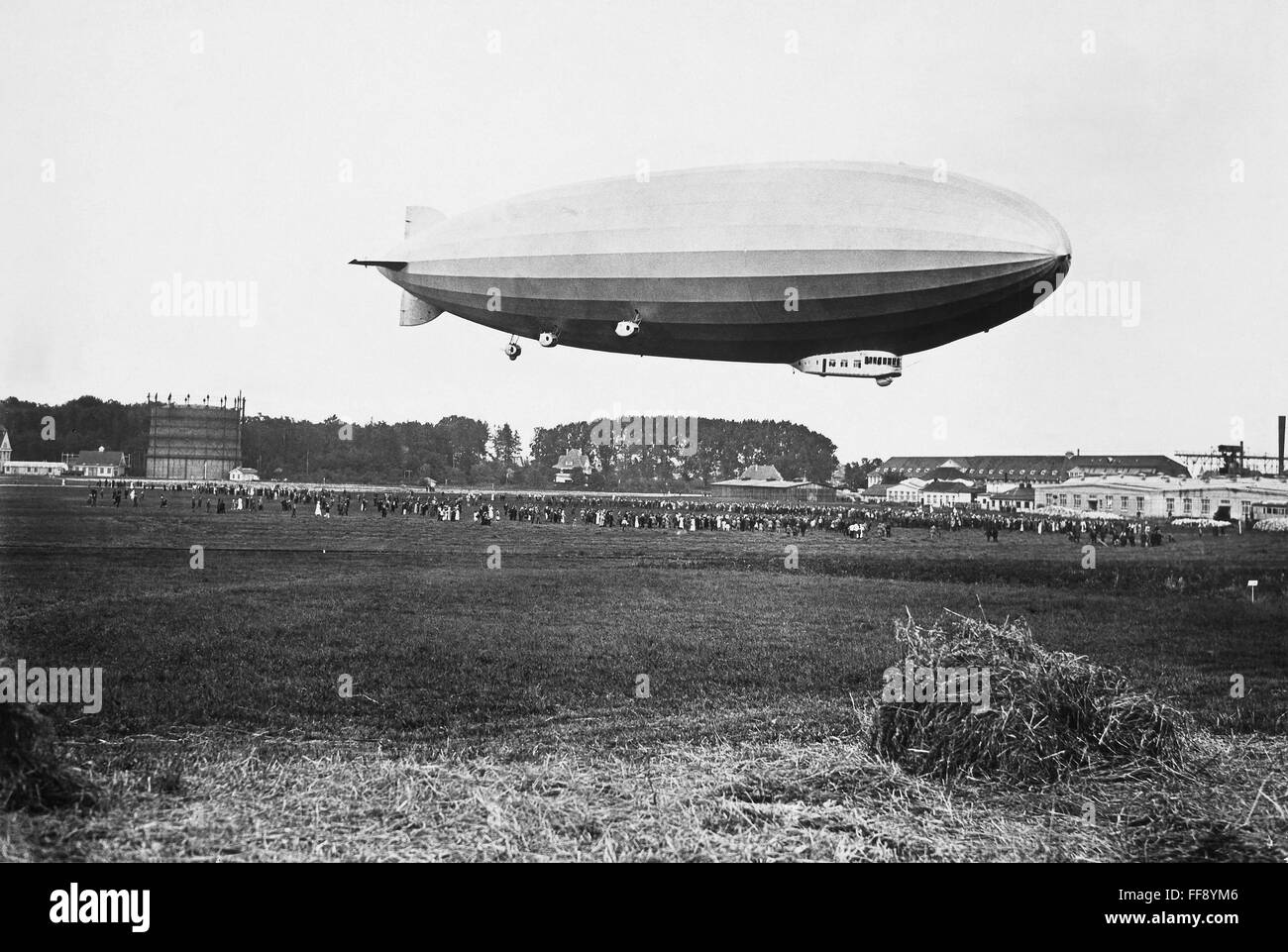 GERMAN AIRSHIP. /nThe German airship ZR 3 Stock Photo - Alamy