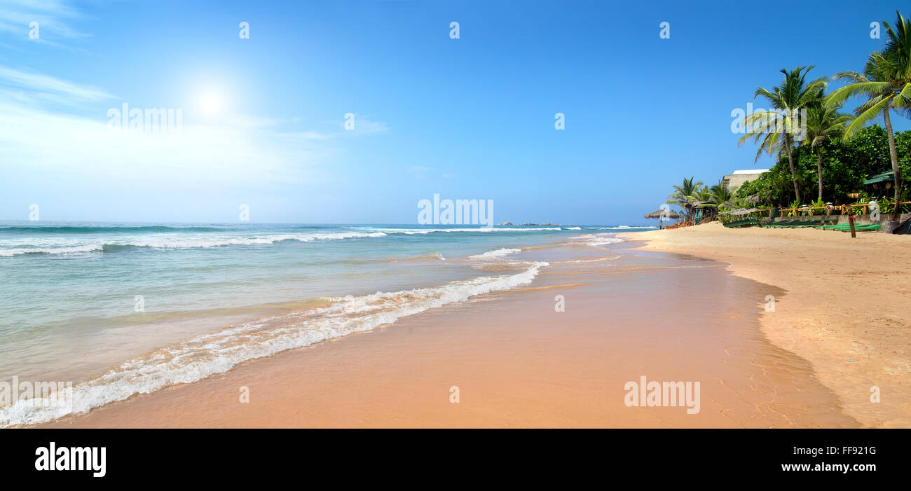 Waves of the ocean on sandy beach Stock Photo - Alamy