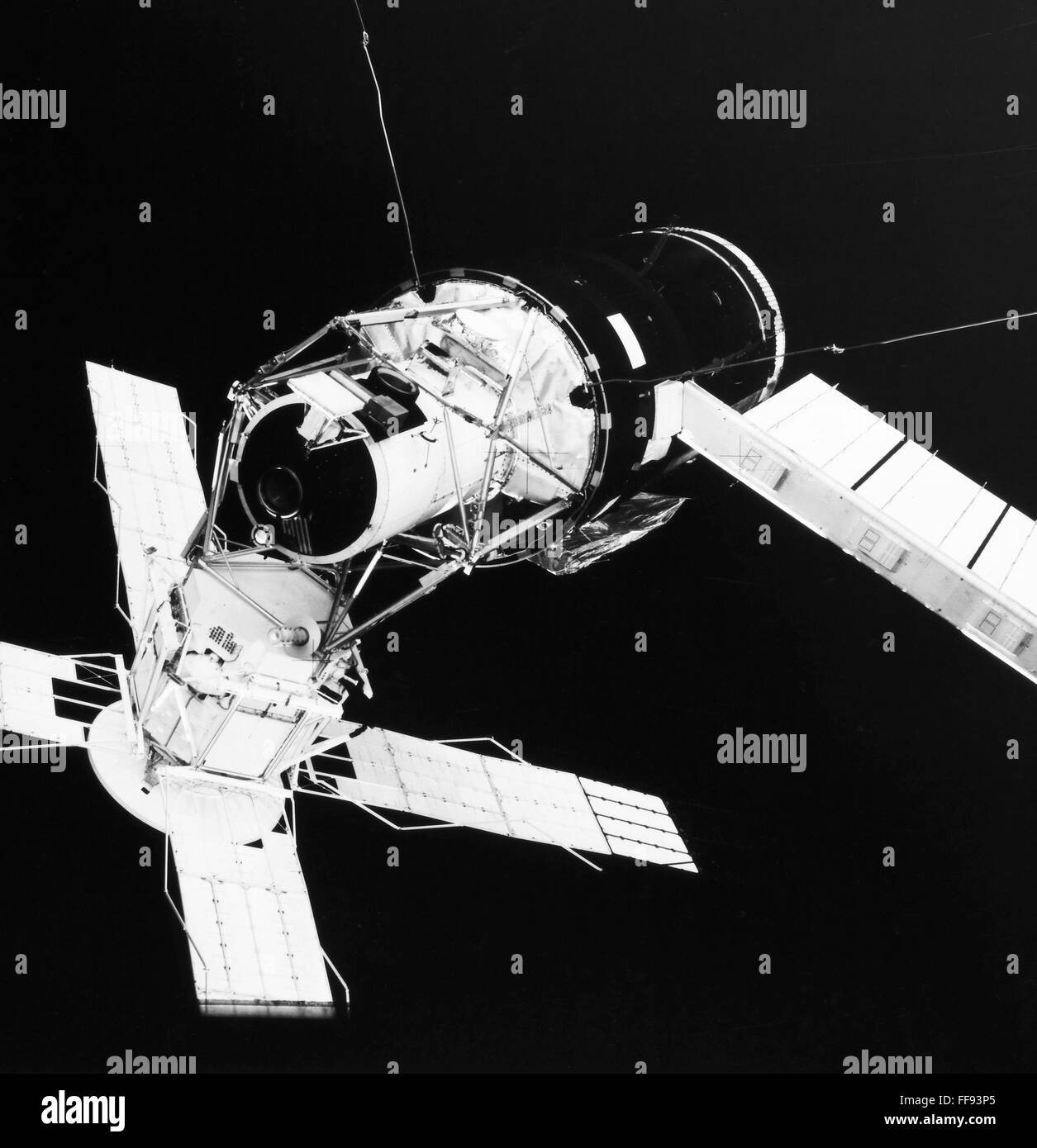 SPACE SKYLAB 3. /nSkylab space station cluster seen from Skylab 3