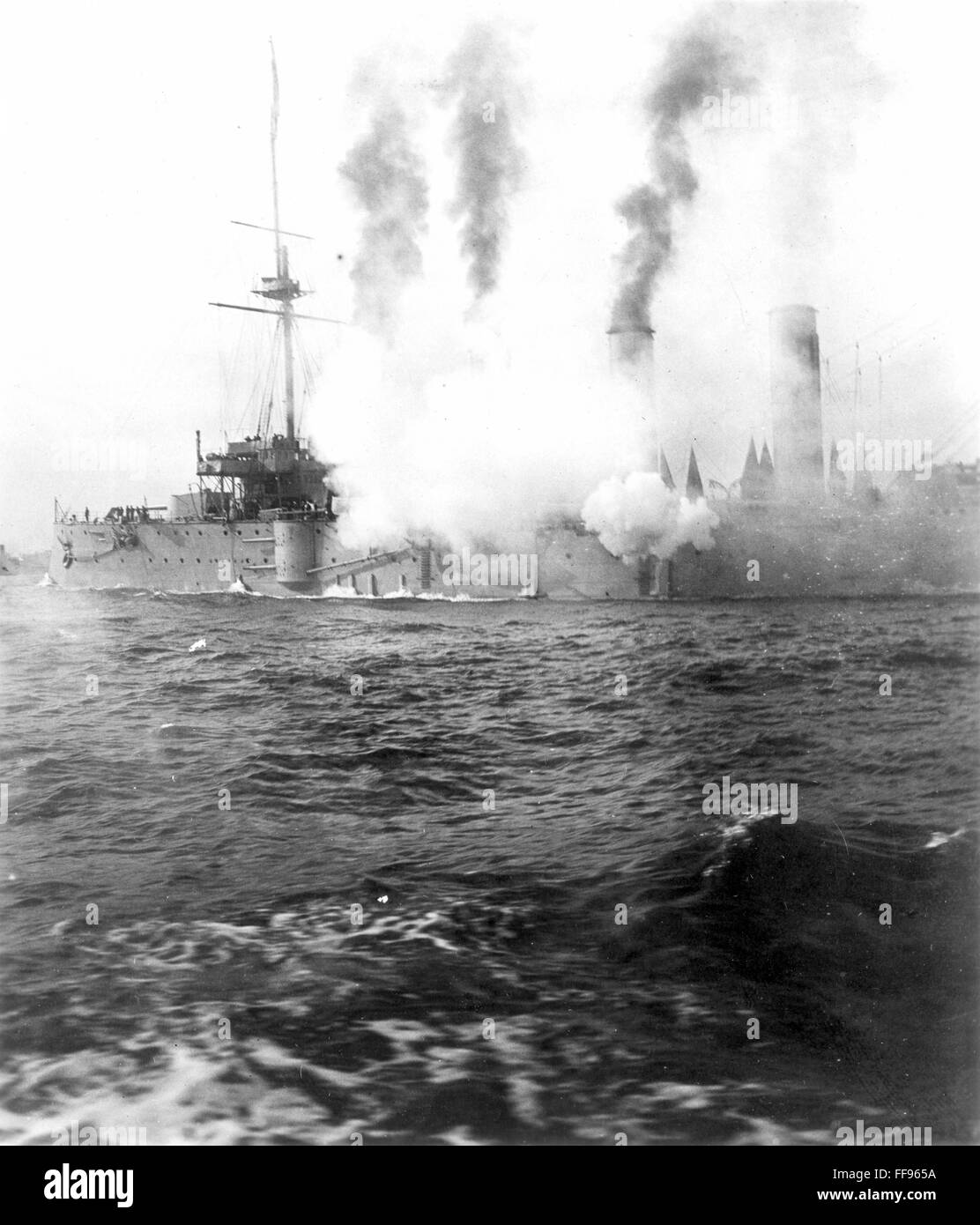 Нападение на порт. Крейсер Варяг 1904. Нападение японцев на русский флот. Ночная атака порт Артура.