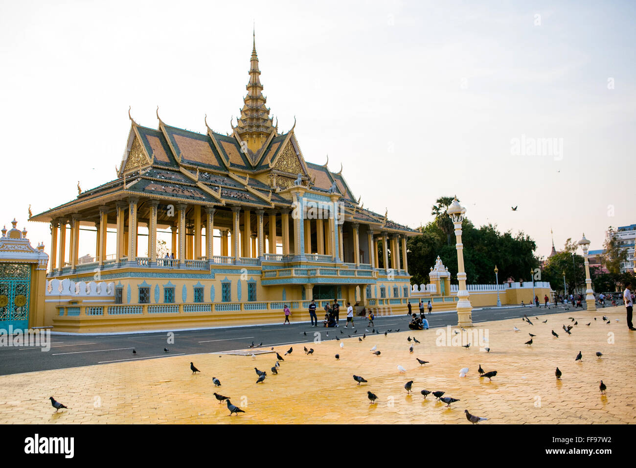 Pigeons in front of the Royal Palace Phnom Penh Stock Photo