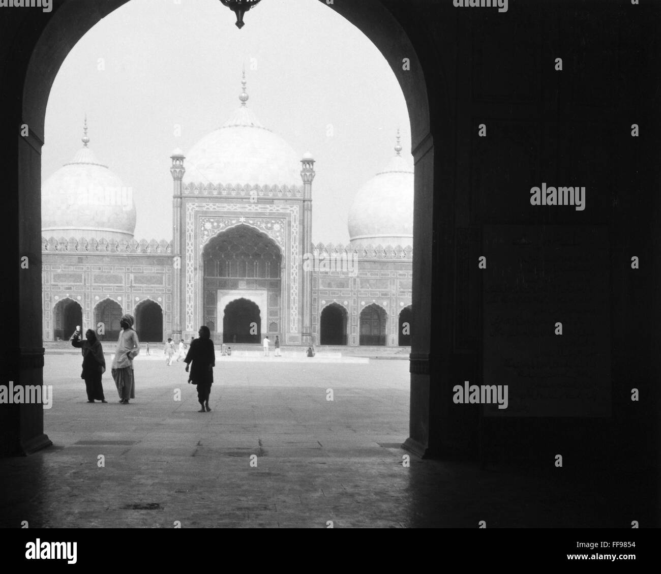 ISLAM: BADHSHAHI MOSQUE. /nThe Badhshahi (Royal) Mosque at Lahore ...
