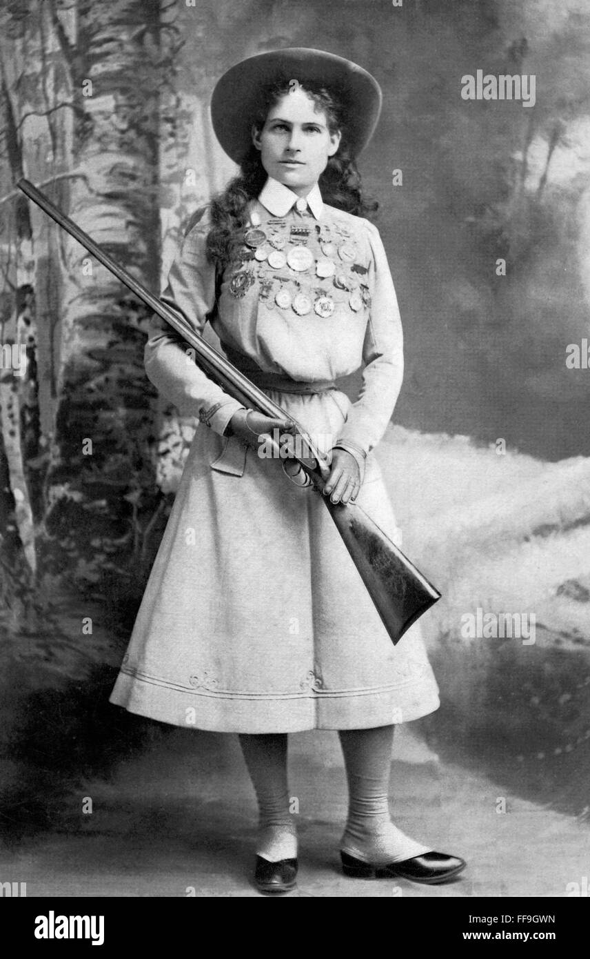 Annie Oakley, the famous American sharpshooter c.1899 Stock Photo