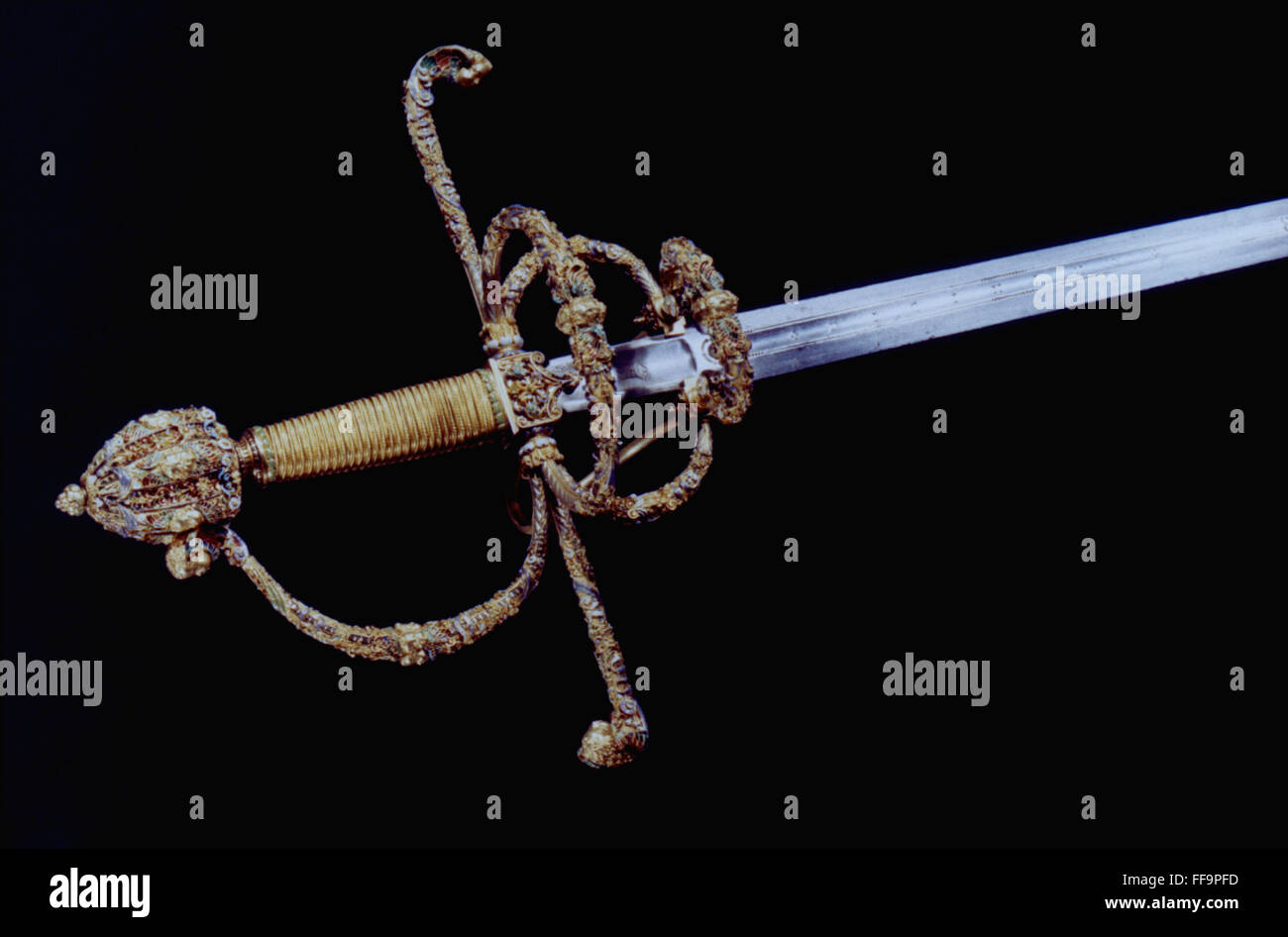 GOLD-HANDLED RAPIER, 16th C. /nGold-handled rapier that belonged to ...