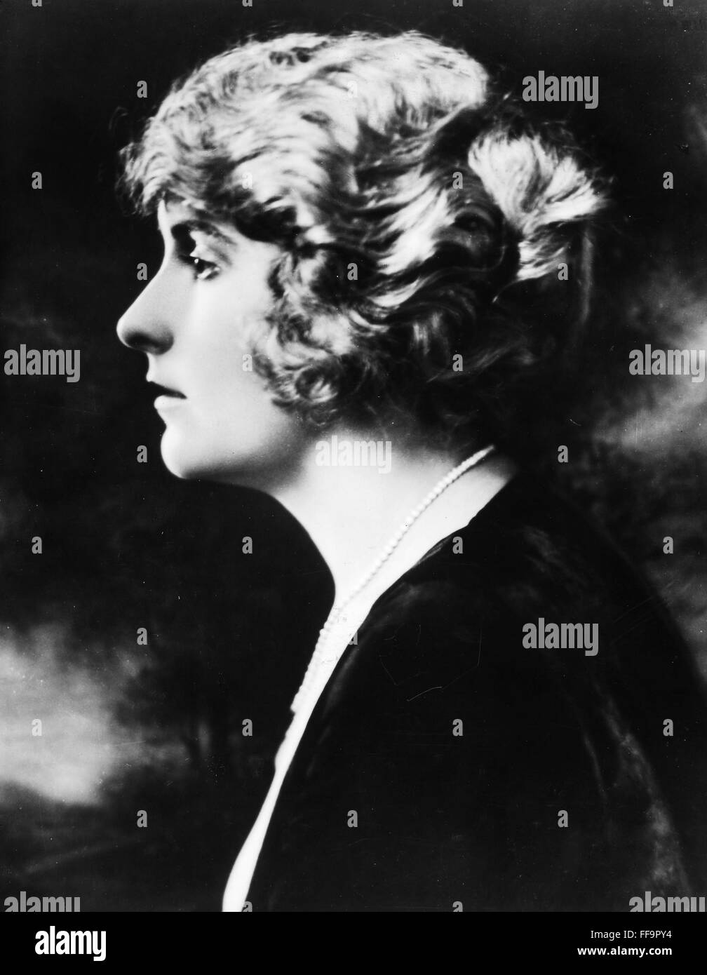 PEARL WHITE (18891938). /nAmerican actress Stock Photo Alamy