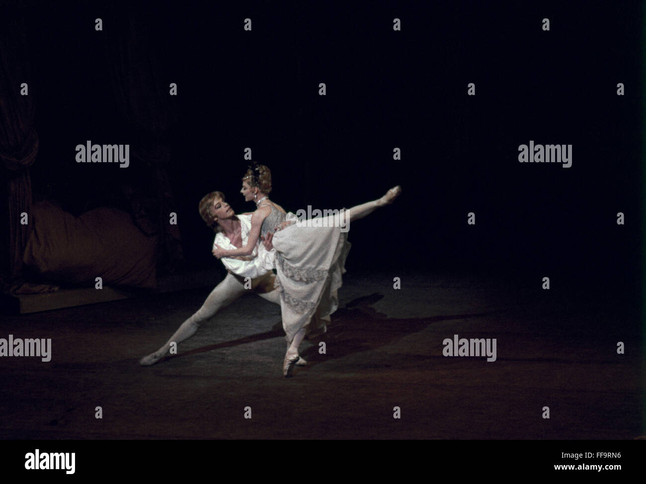 BALLET: MANON. /nManon and Des Grieux. Act 2, Scene 2 Stock Photo - Alamy