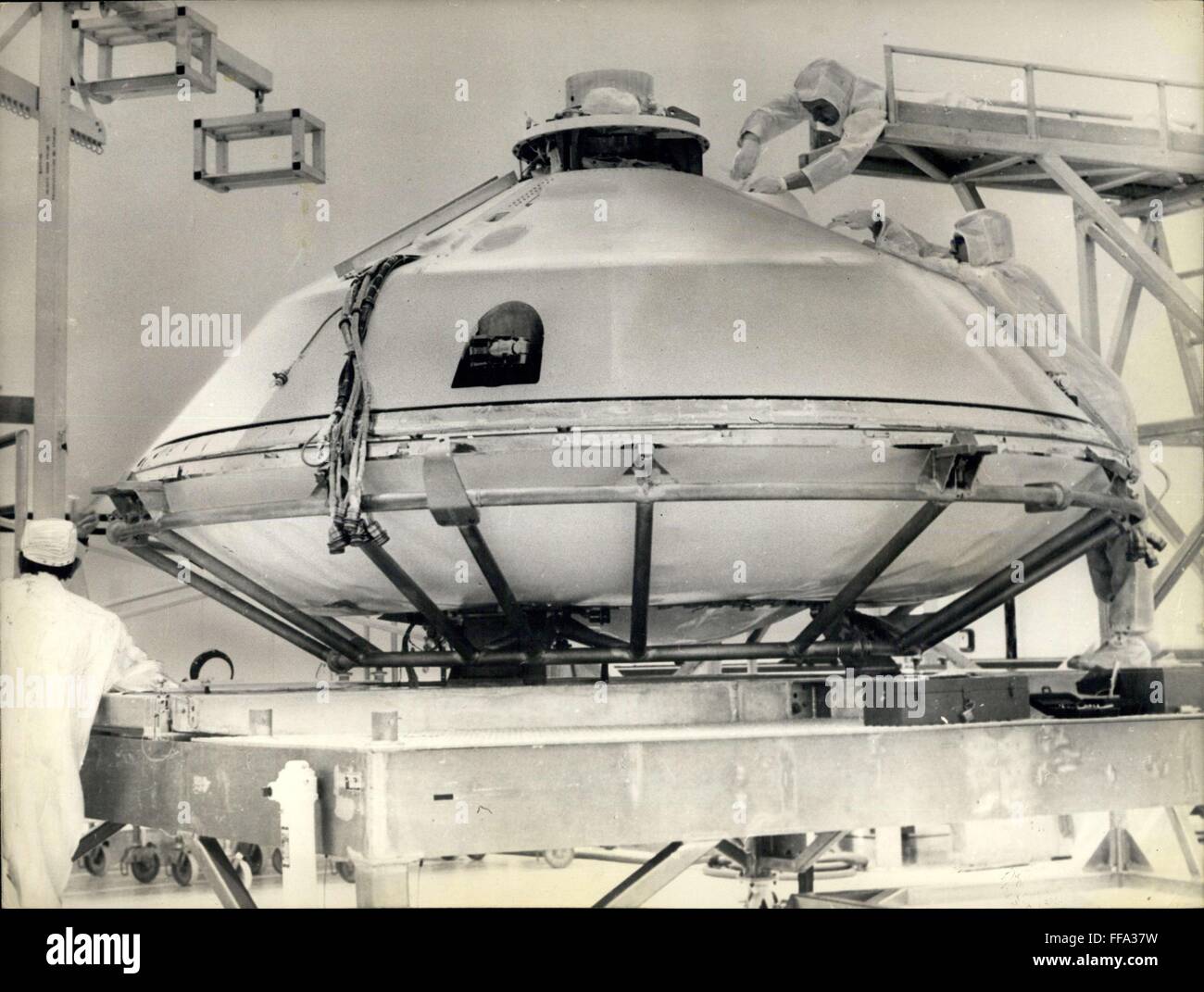 1975 - To Land On Mars: The Viking Lander Capsule (VLC - 1) seen at the Spacecraft Assembly and Encapsulation Building at Kennedy Space Center, Florida. This flight Capsule to be launched to Mars this year will be ''baked'' at 113 degree C (236 degree F) for 40 hours before launch to prevent contamination of Mars With Earth's organism and to prevent erroneous detection of of Martian life. The Viking mission calls for two unmanned spacecraft to traverse some 460 million miles from Earth t make a soft landing on Mars. Reach of the spacecraft will carry a life-detecting laboratory. In addition yo Stock Photo