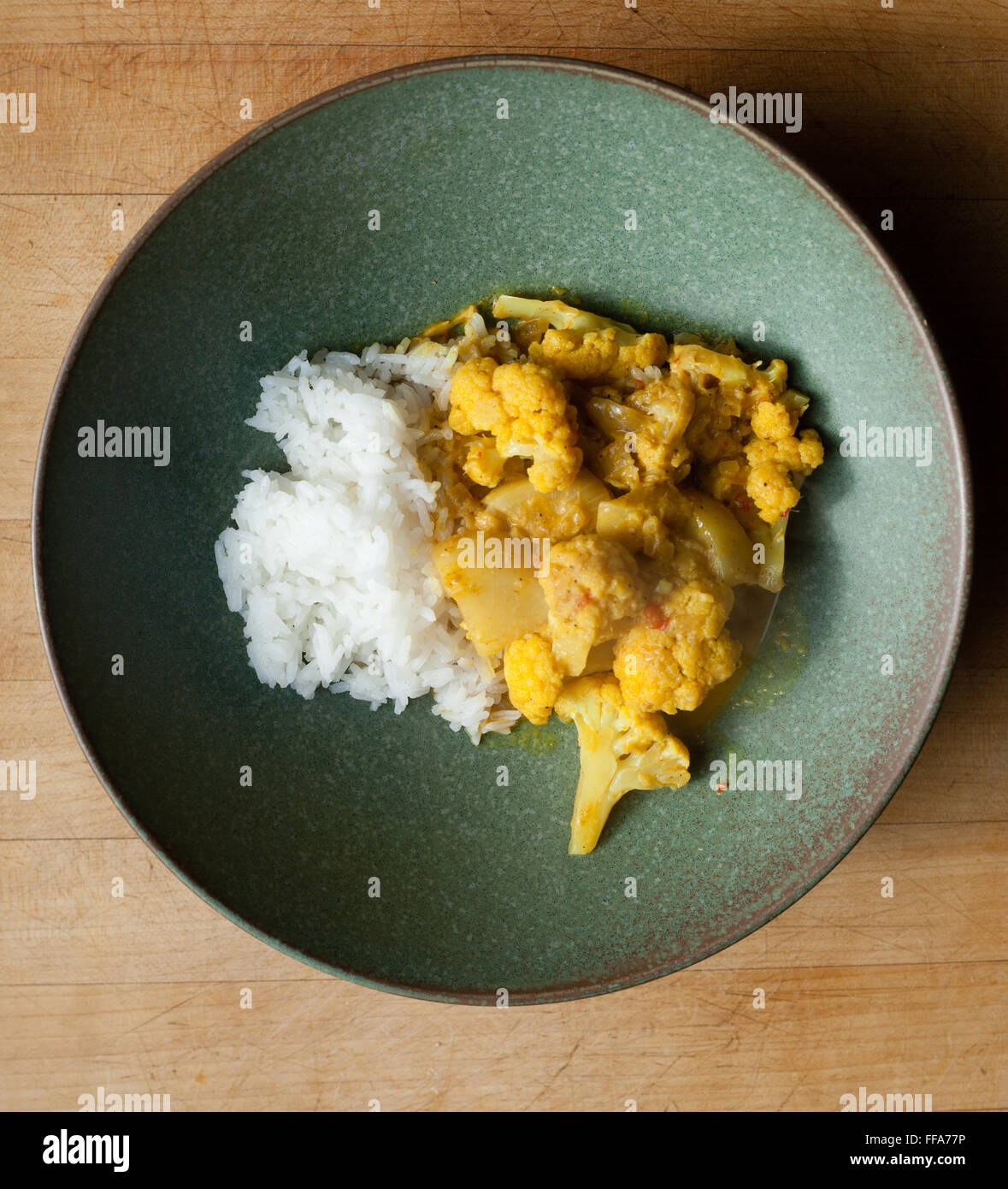 A bowl of coconut cauliflower curry with white rice Stock Photo