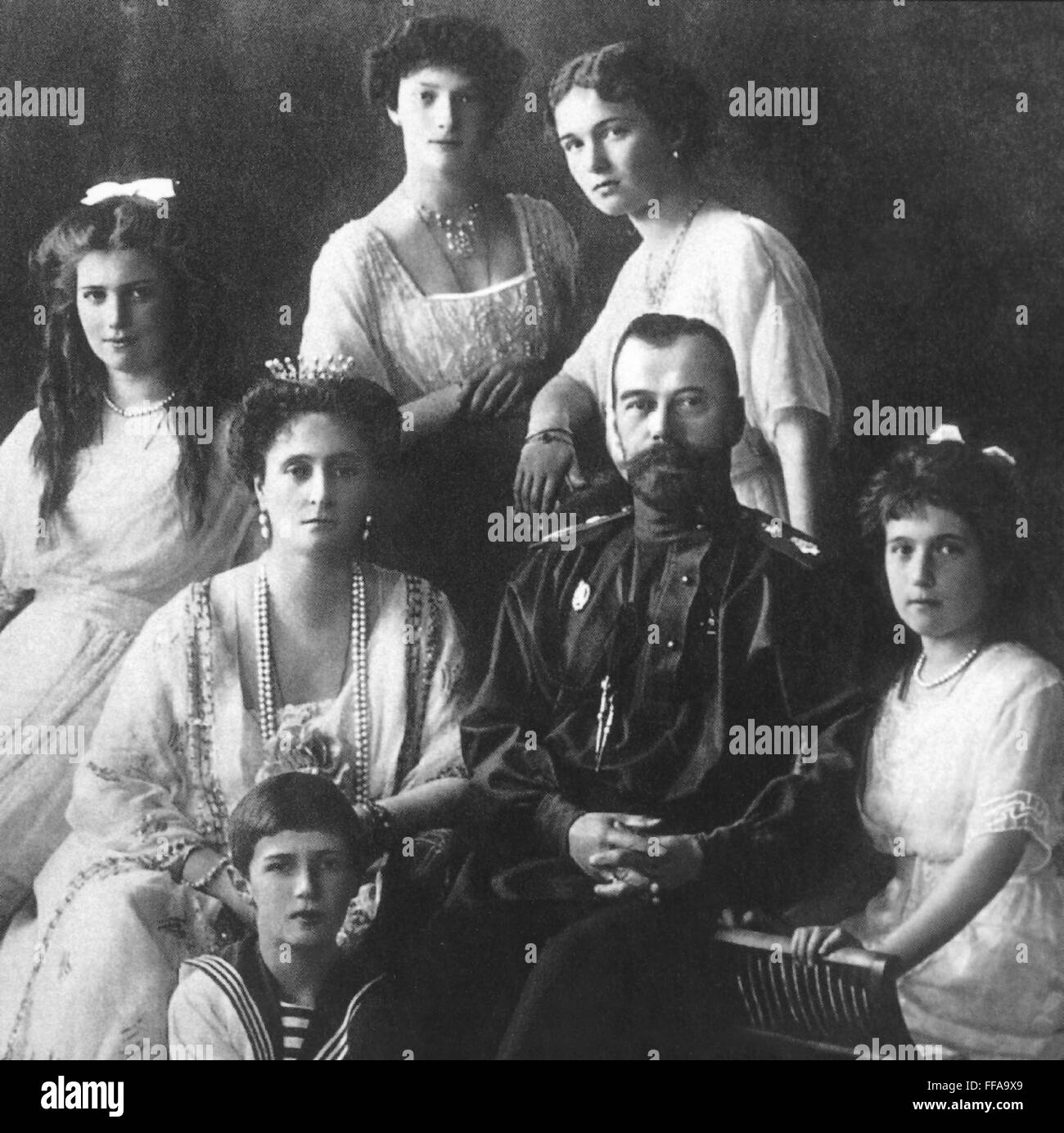 Романовы семья николая 2. Романовы 7. Романовы династия семья николая. Семья николая 2 романова. Романовы 7.