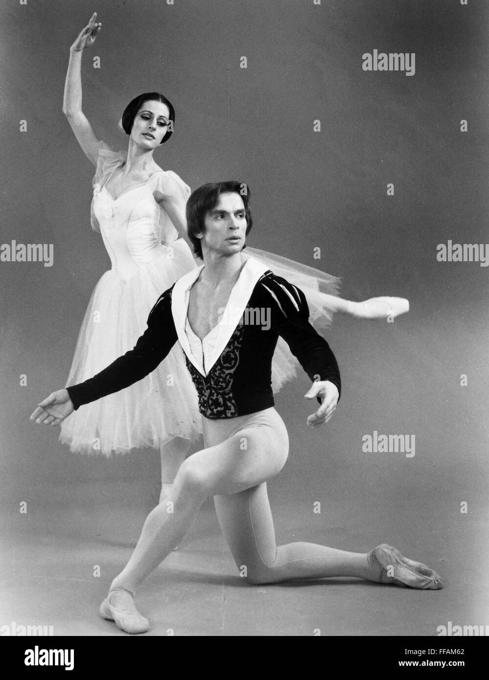 мясин танцовщик. танцоры советского балета. барышников балет. джордж баланчин балет. артист балета рудольф нуреев.