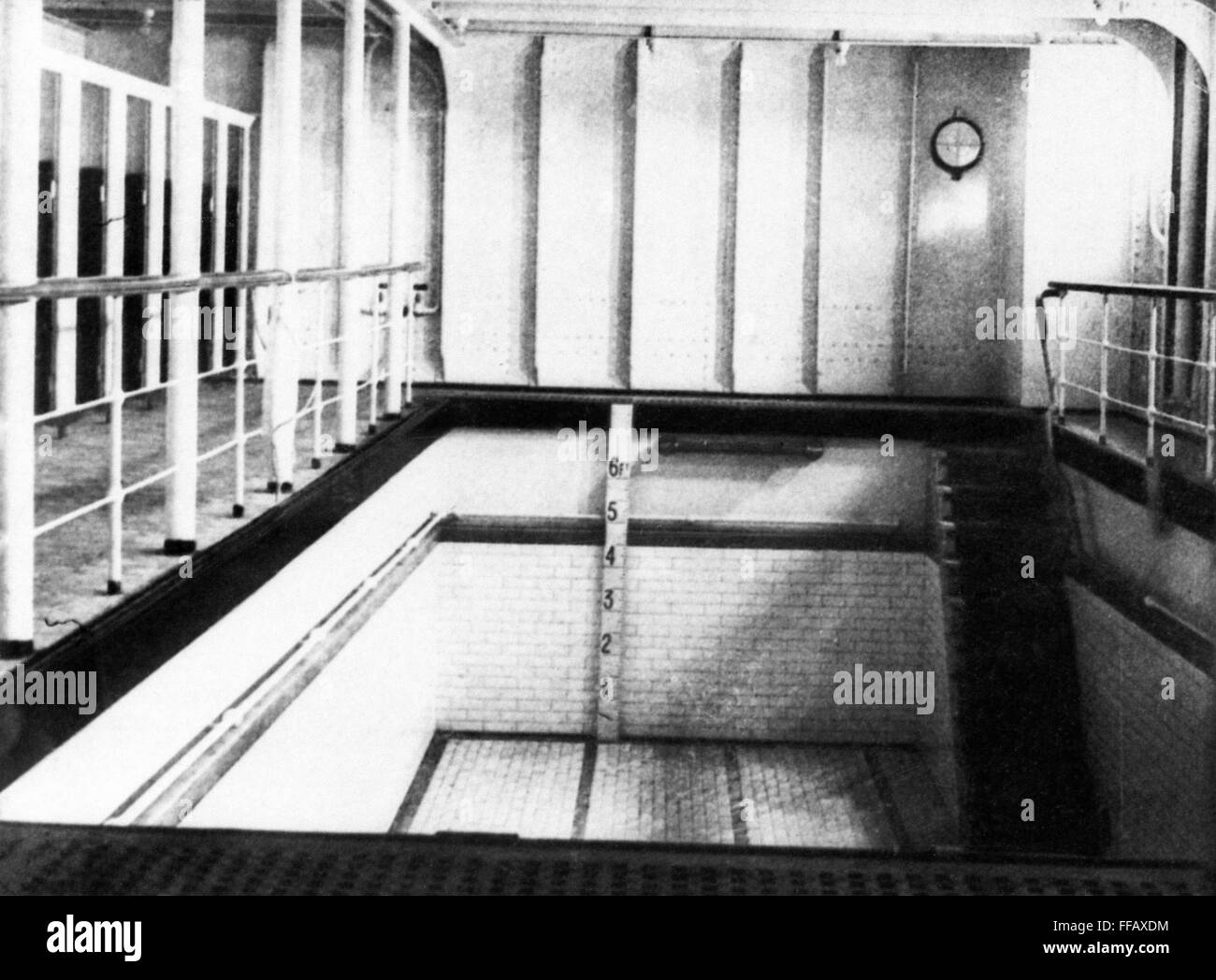 TITANIC SWIMMING POOL./nA 'swimming bath' aboard the 'Titanic,' 1912