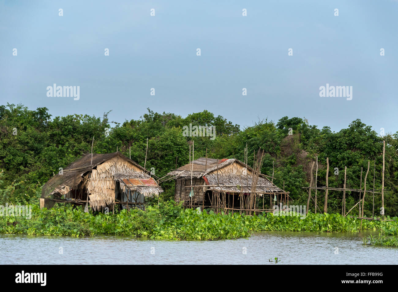 Temporary housing along the Siem Reap River near Tonle Sap, Cambodia Stock Photo