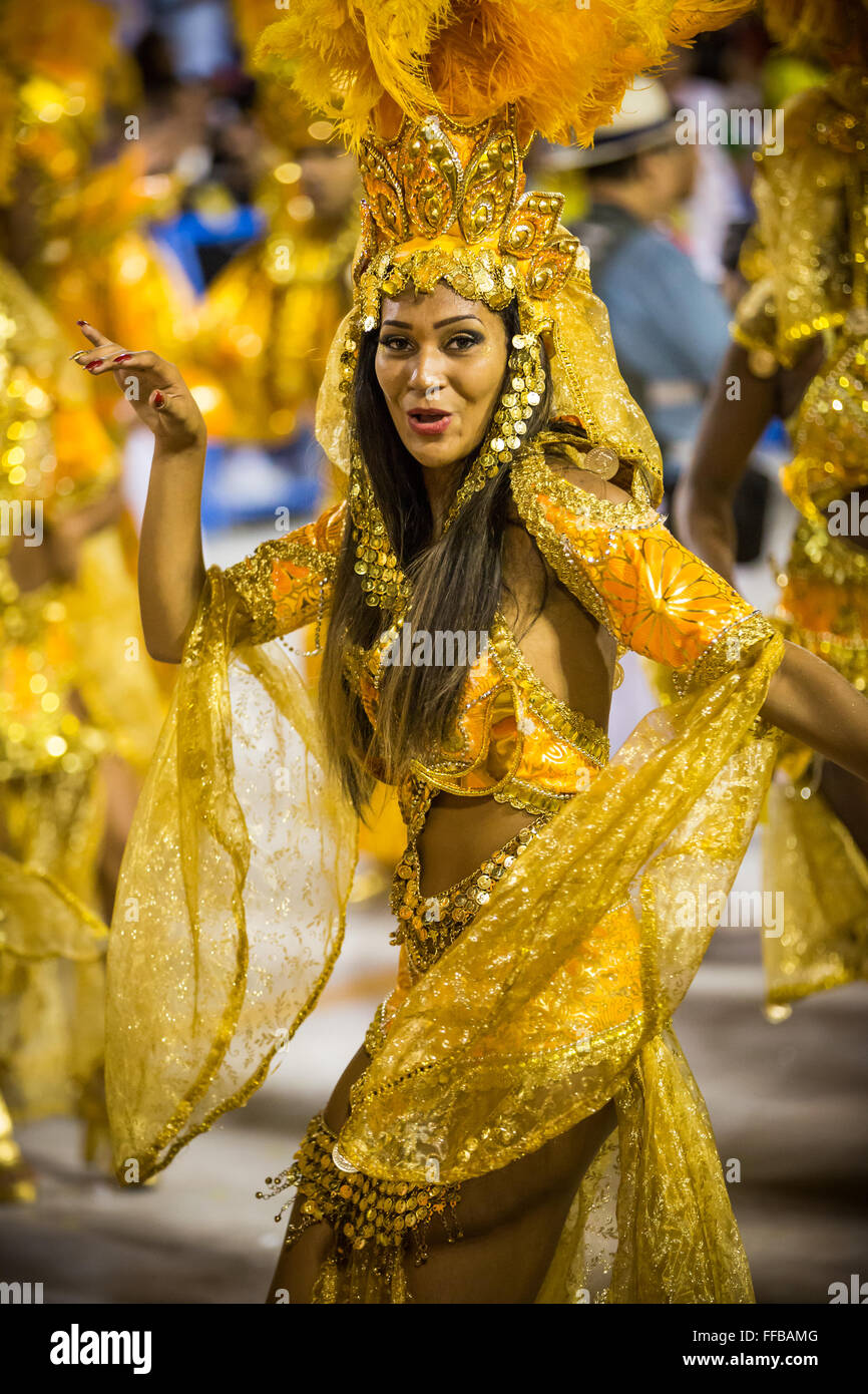Samba Dancers Parade In The Sambadrome During The Rio Carnival Stock Photo Alamy Samba Dancers Parade In The Sambadrome During The Rio Carnival Stock Photo Alamy