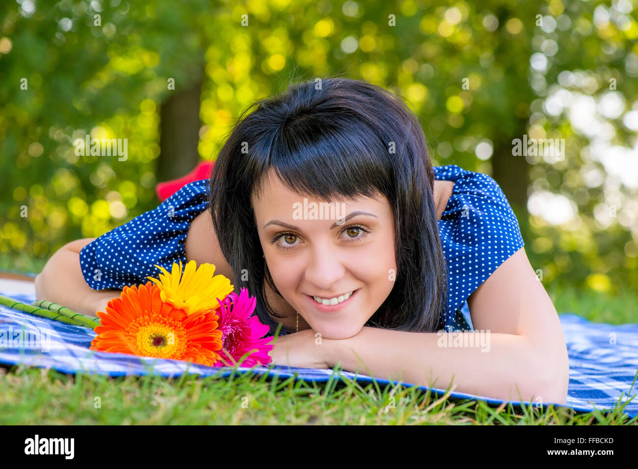 a beautiful young girl and a bouquet of flowers Stock Photo - Alamy