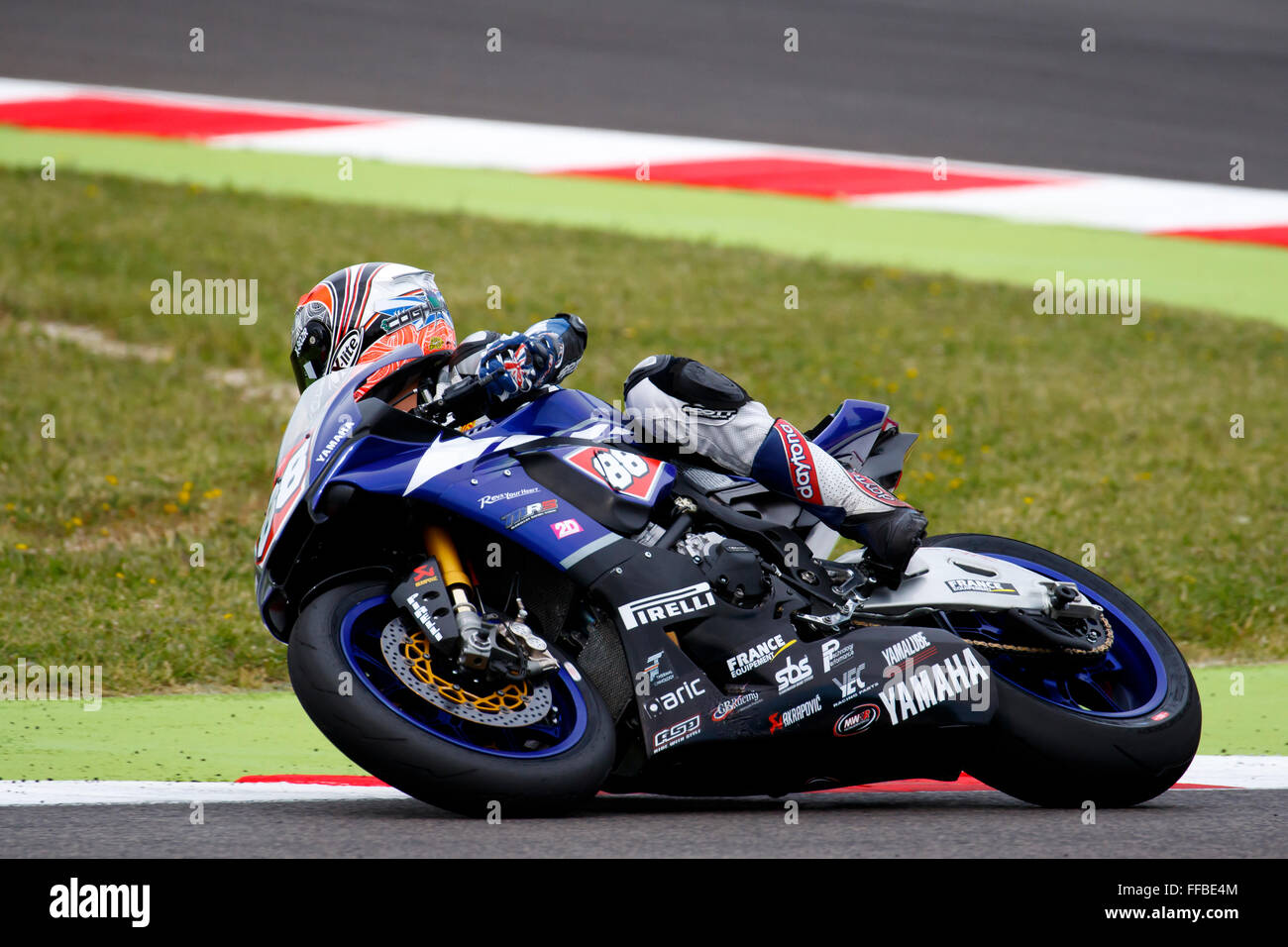 Yamaha Yzfr1 Por Falcon Corrida Rennes Motos Competindo Para O Campeonato  Mundial De Resistência Imagem Editorial - Imagem de estrada, excitador:  273672315