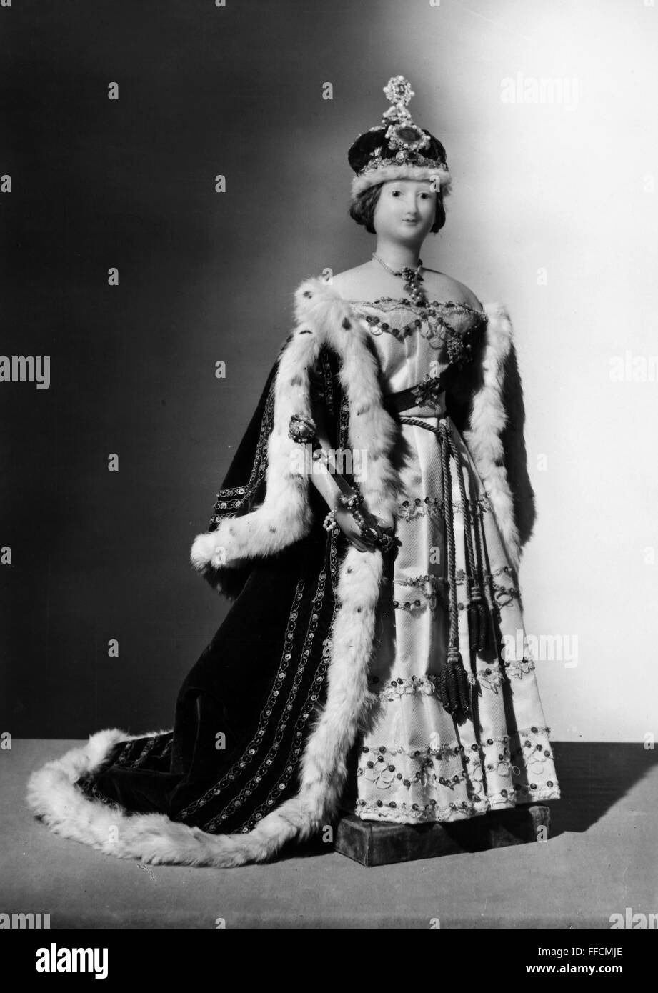 QUEEN VICTORIA WAX DOLL. nWax model of Queen Victoria in her