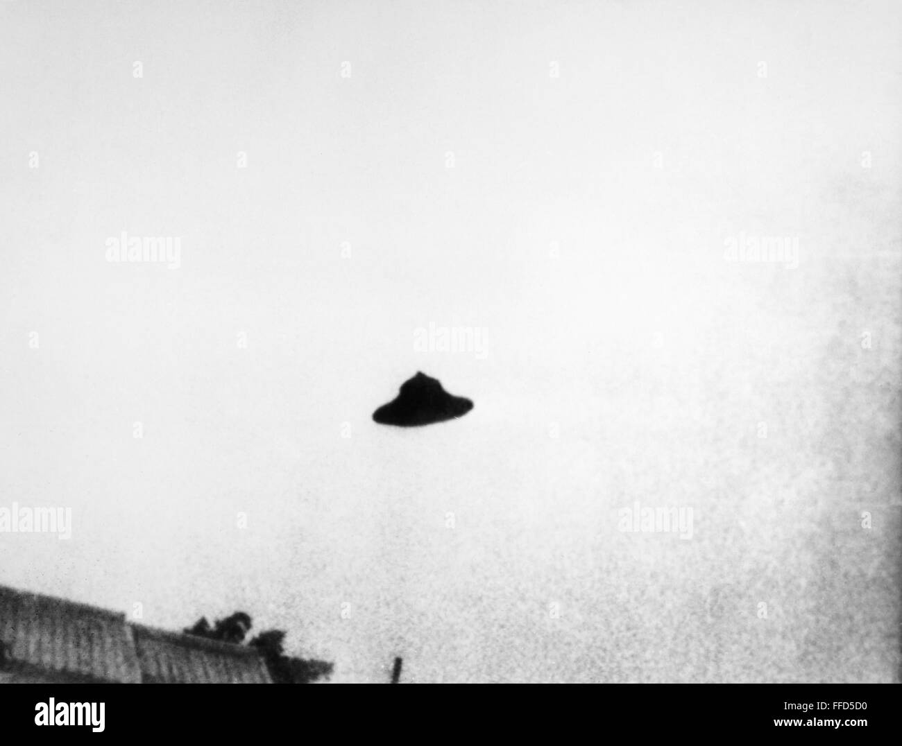 UFO, JAPAN, 1974. /nFlying saucer photographed by a 15 year old