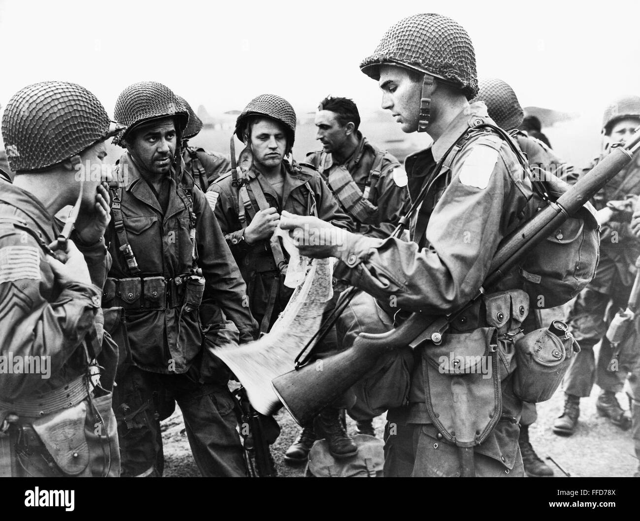 World war ii paratroopers hi-res stock photography and images - Alamy