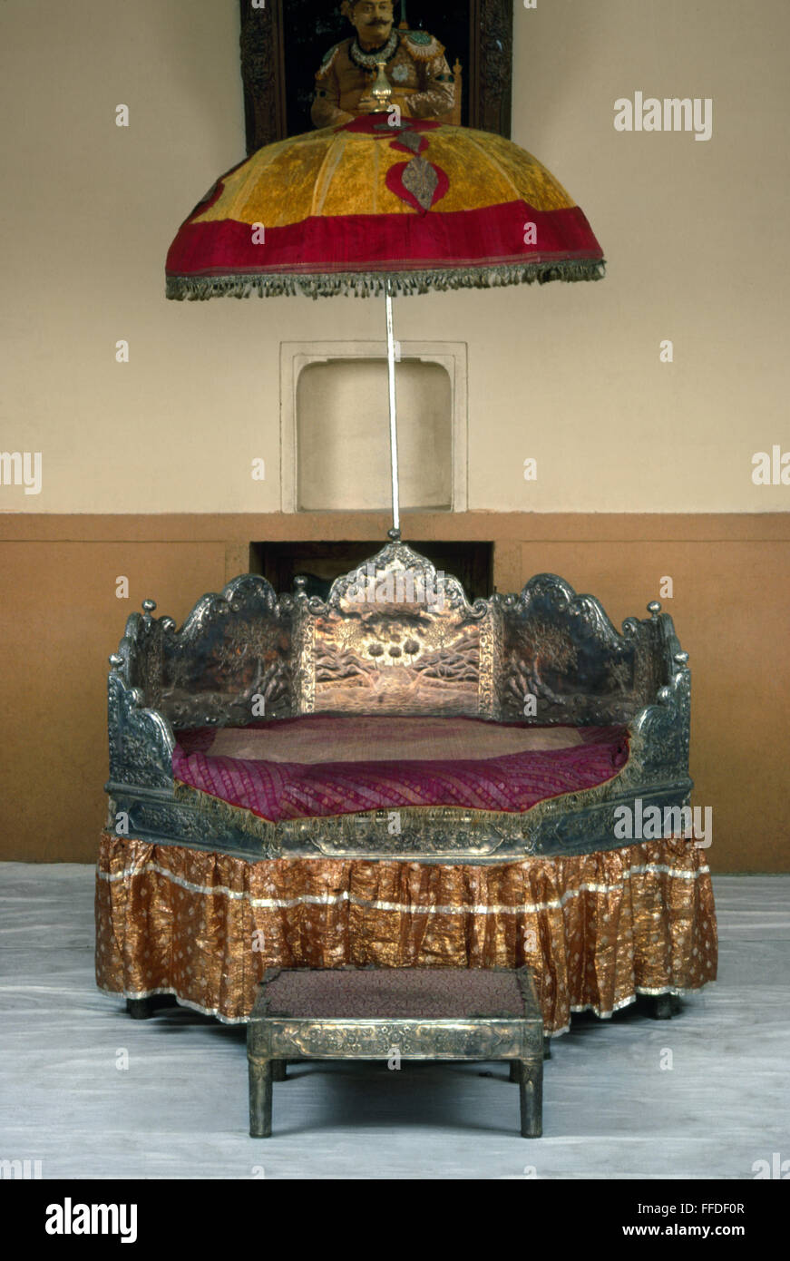 INDIAN FURNITURE. /nA silver and silk seat for a noble of Benares, India, 18th or 19th century. Stock Photo