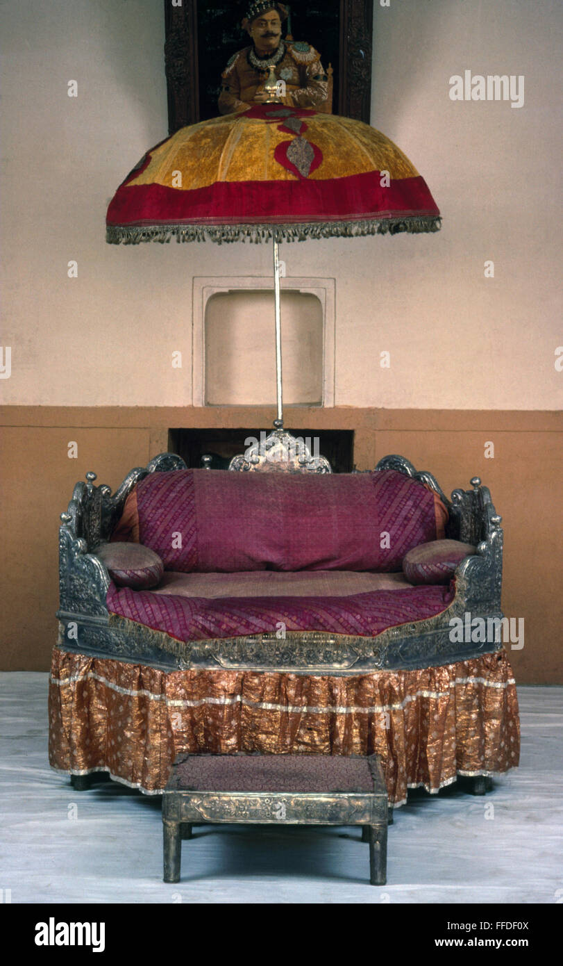 INDIAN FURNITURE. /nA silver and silk seat for a noble of Benares, India, 18th or 19th century. Stock Photo