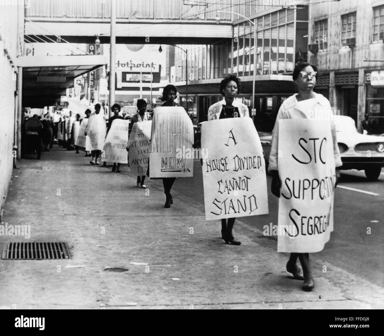 Segregated lunch counter hi-res stock photography and images - Alamy