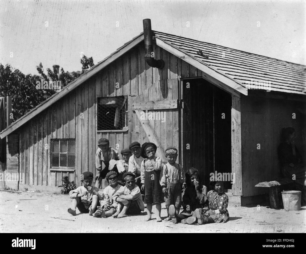 MIGRANT FAMILY, 1910. /nThe Arnao family, an Italian family of migrant