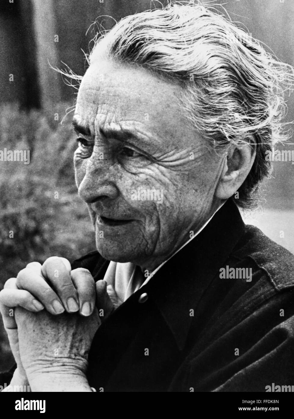 GEORGIA O KEEFFE 1887 1986 nAmerican Painter Photographed 1968 georgia-o-keeffe-1887-1986-namerican-painter-photographed-1968