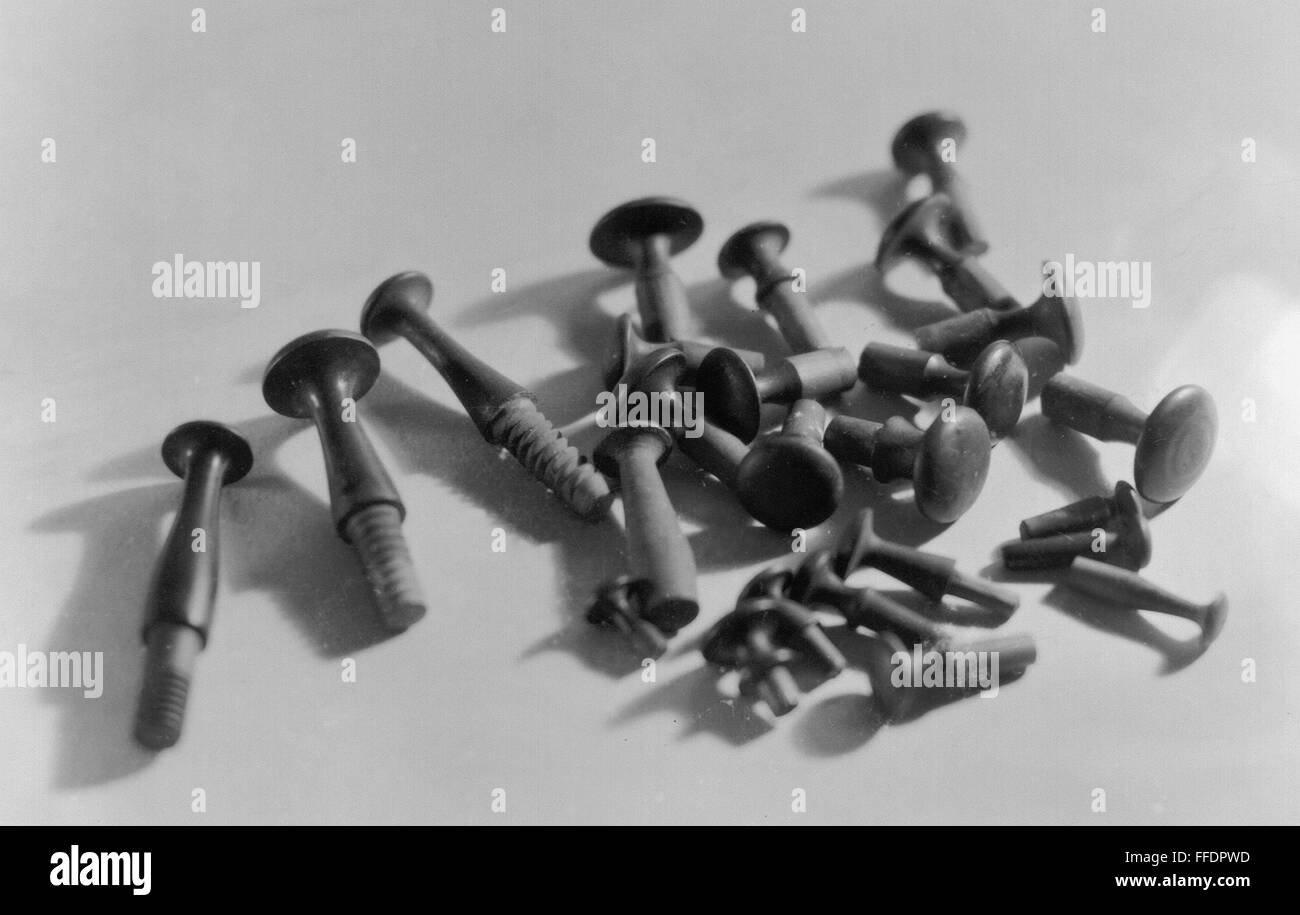 SHAKER PEGS, 1930s. /nShaker pegs in various sizes that were used at