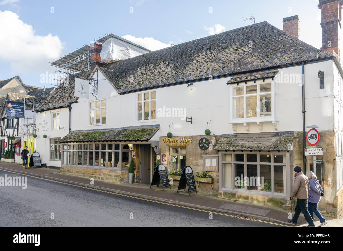 The White Hart Inn Hotel and Restaurant in the Cotswold town of Winchcombe, Gloucestershire Stock Photo