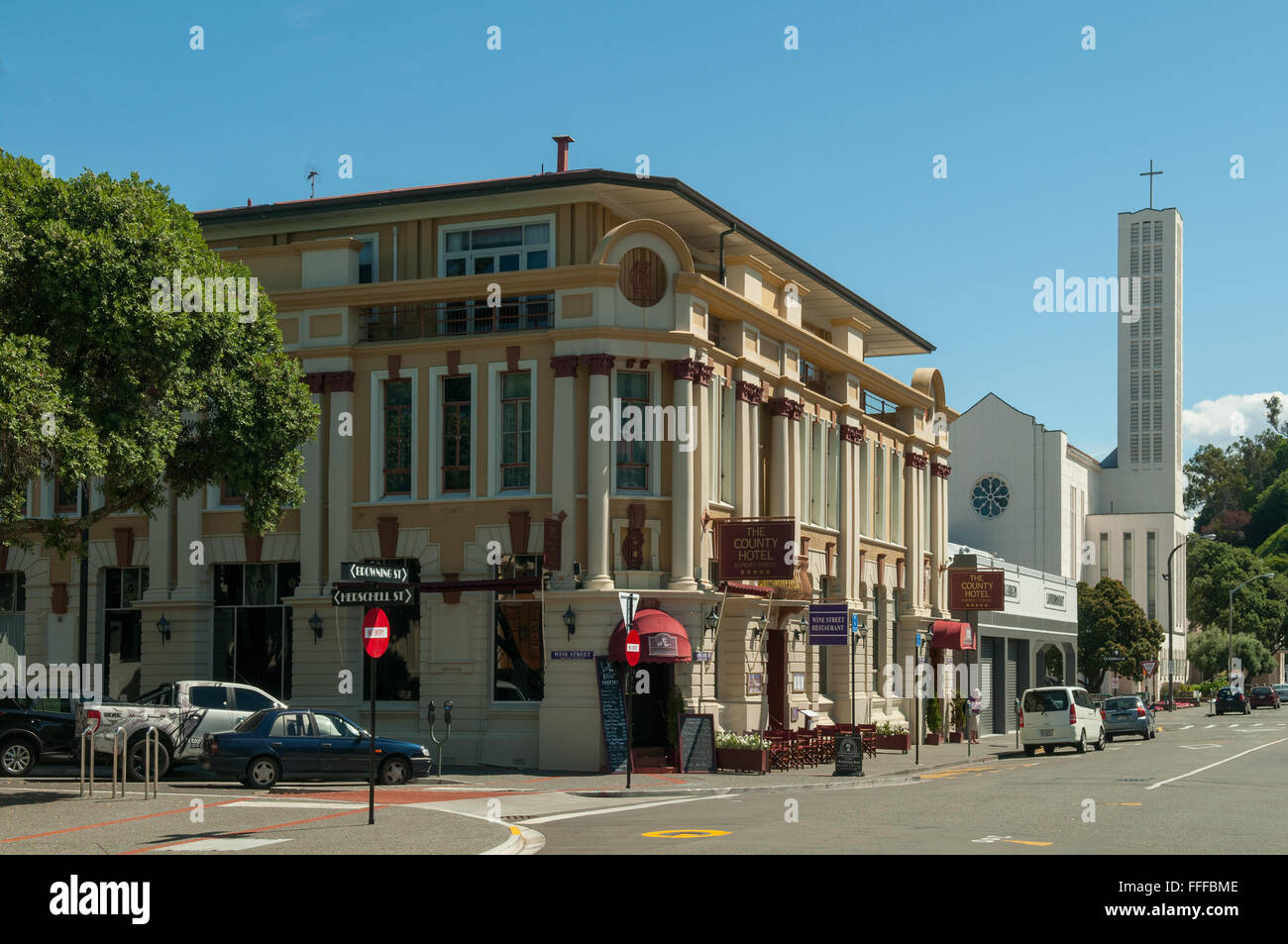 County Hotel and Cathedral, Napier, Hawke's Bay, New Zealand Stock Photo