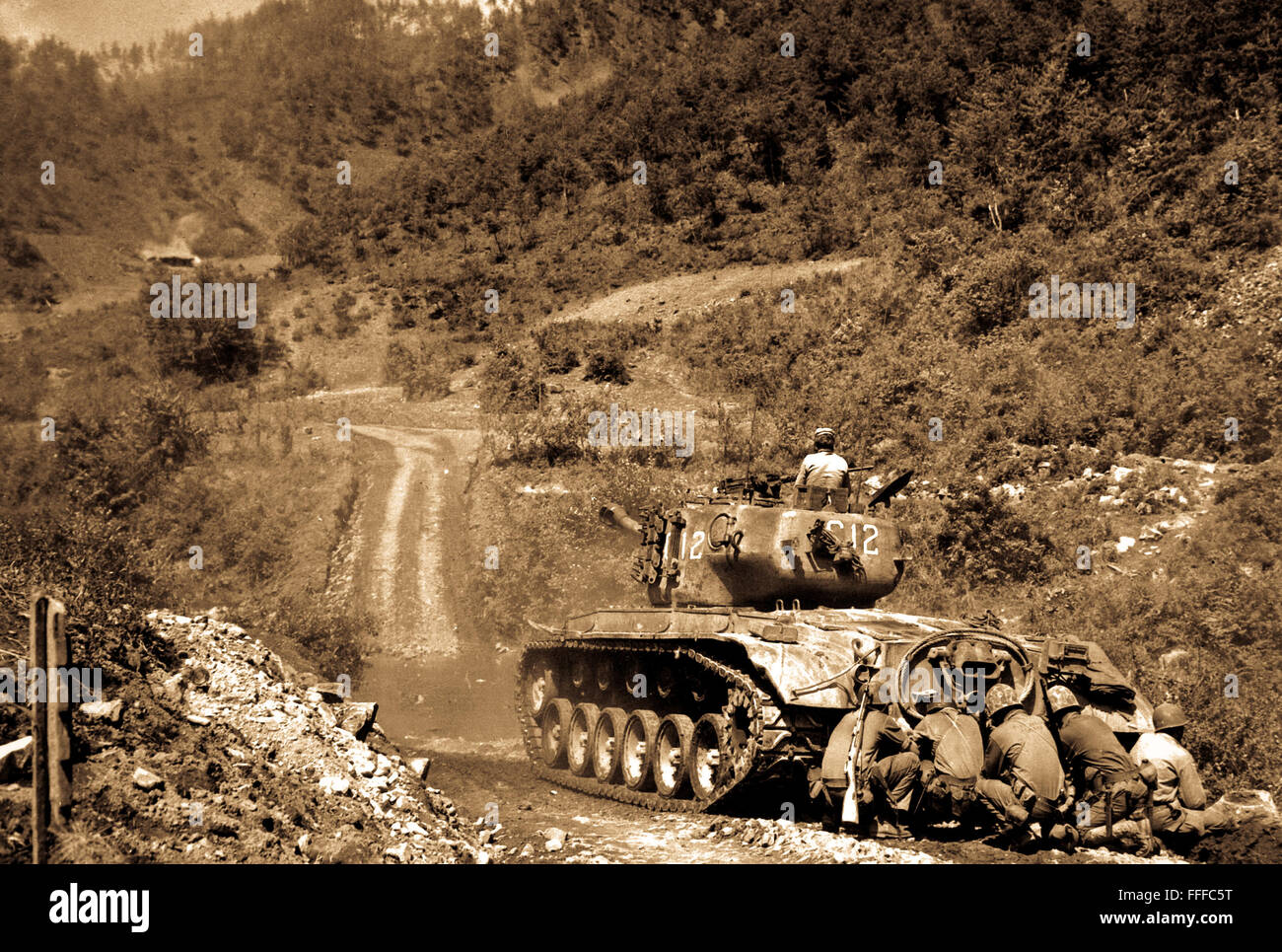 New Korean War Photo 6 Sizes! Marine Corps Tanks Loaded for Transhipment 