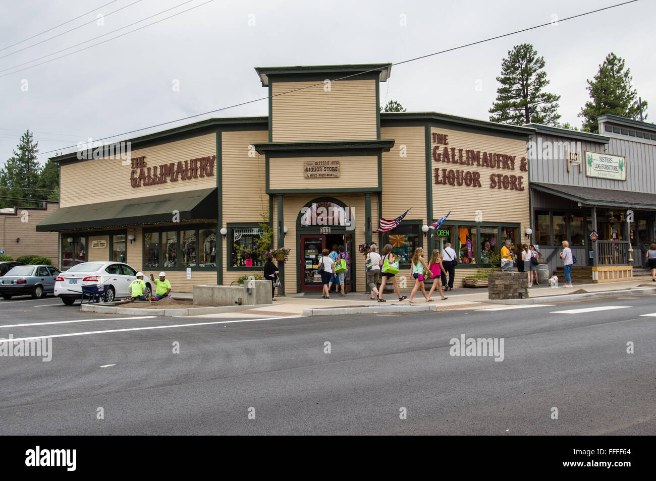 Tha Gallimaufry & Liquor Store in Sisters Oregon Stock Photo Alamy