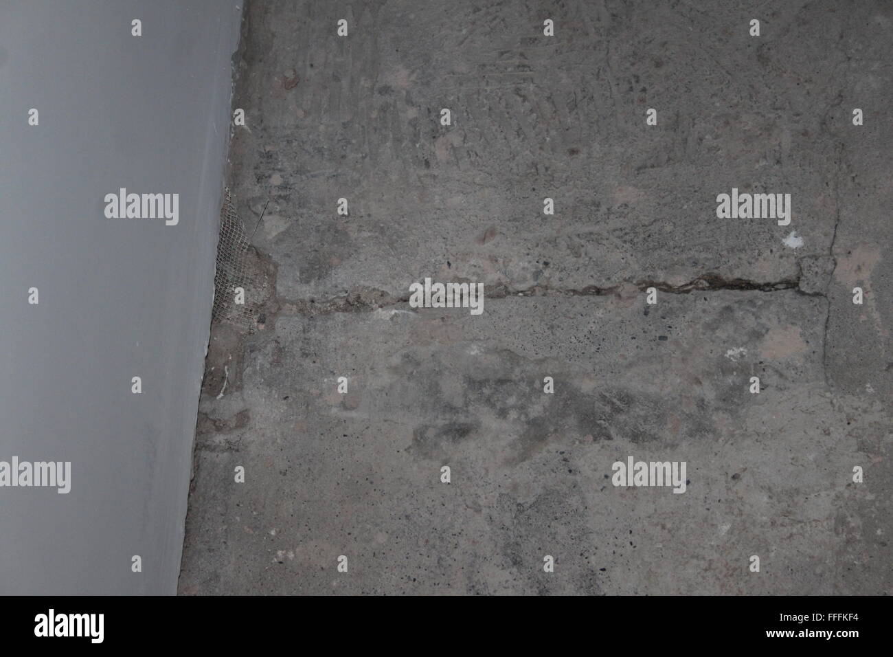 Concrete Building Cracks Stock Photos Concrete Building Cracks