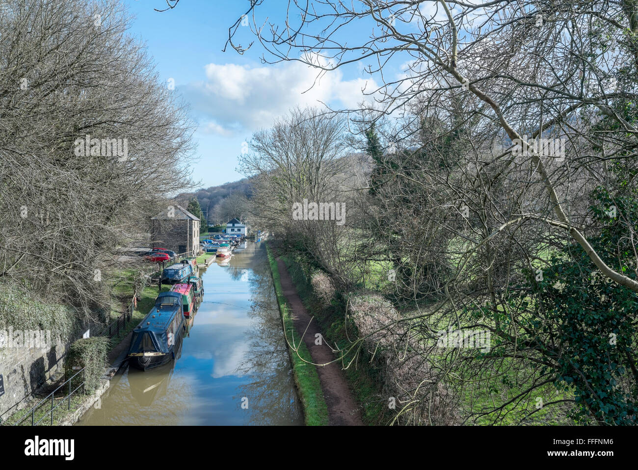 Canal mooring hi-res stock photography and images - Alamy