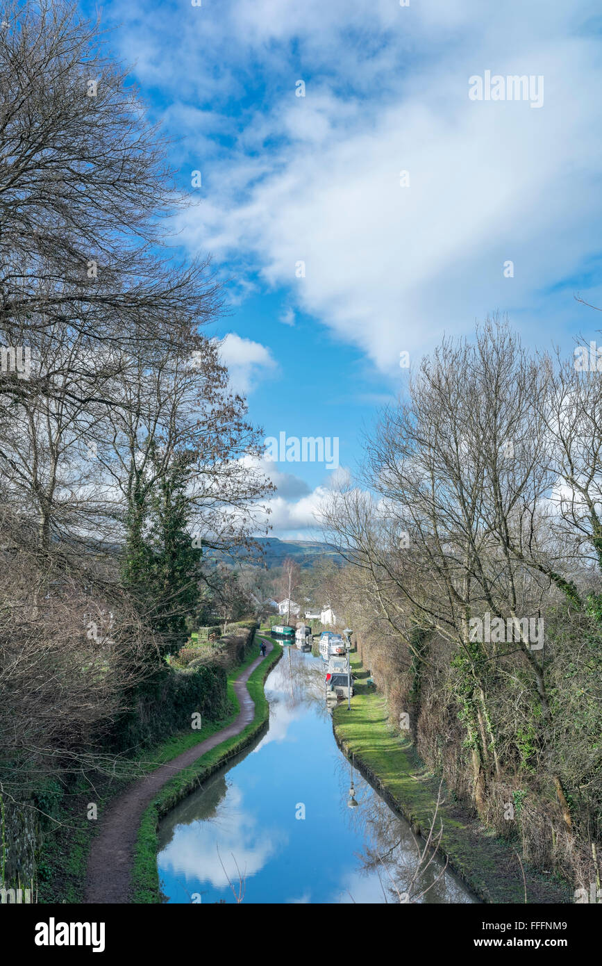 Mooring canal barge hi-res stock photography and images - Alamy