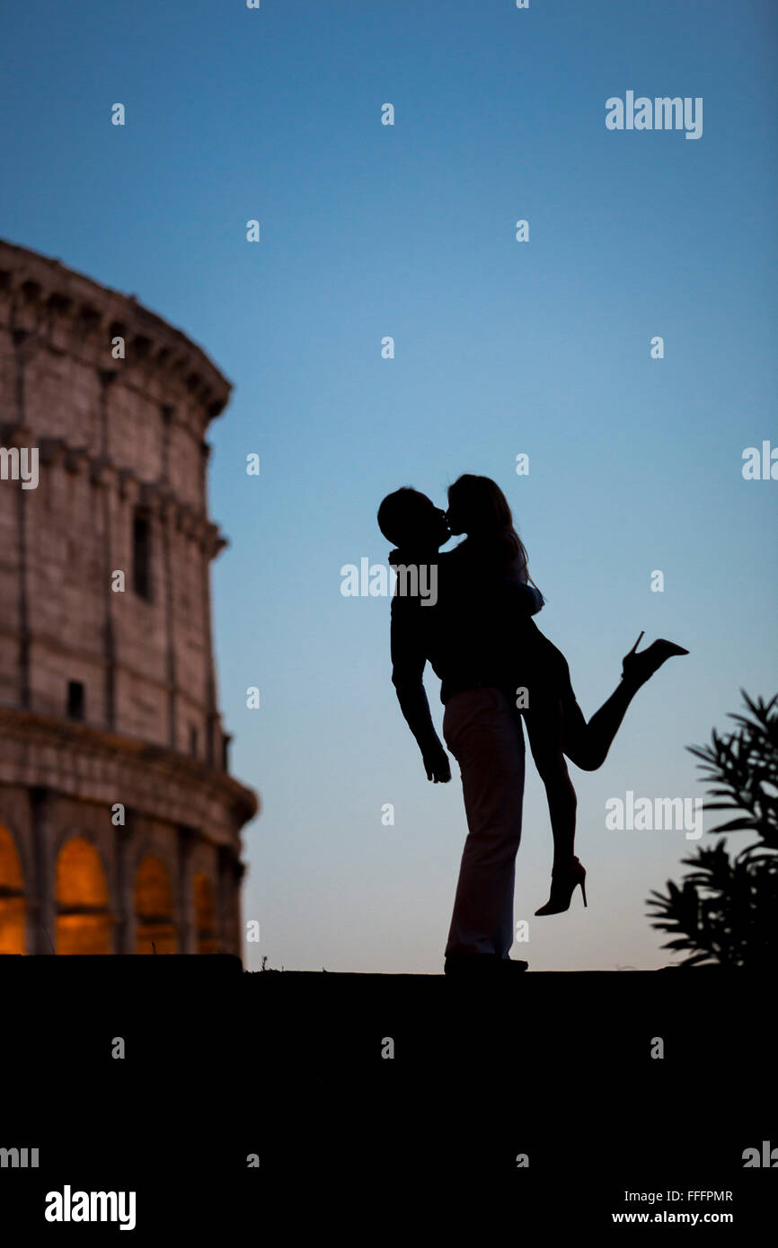 Kissing couple silhouette hi-res stock photography and images - Alamy