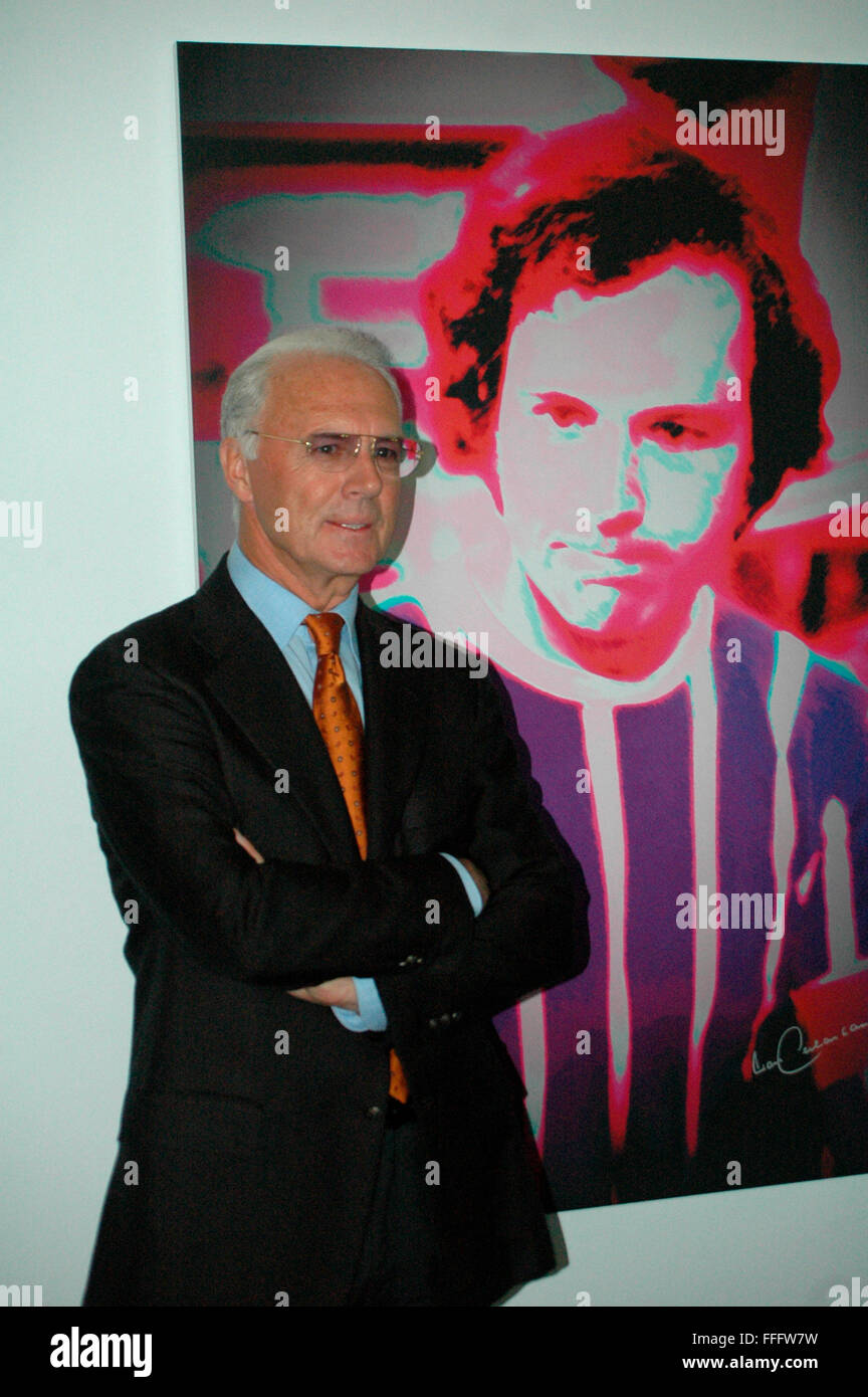 Franz Beckenbauer - Enthuellung eines Portraits des "Kaisers" der schweizer Kuenstlerin Annelies Strba im Rahmen der Ausstellung Stock Photo