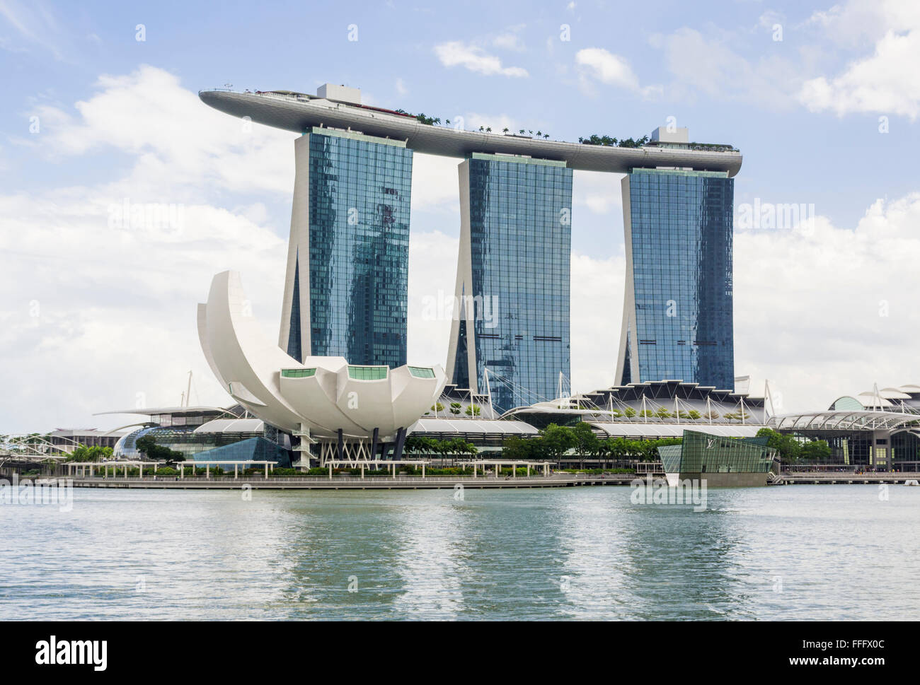 The iconic Marina Bay Sands and the ArtScience Museum at Marina Bay, Singapore Stock Photo