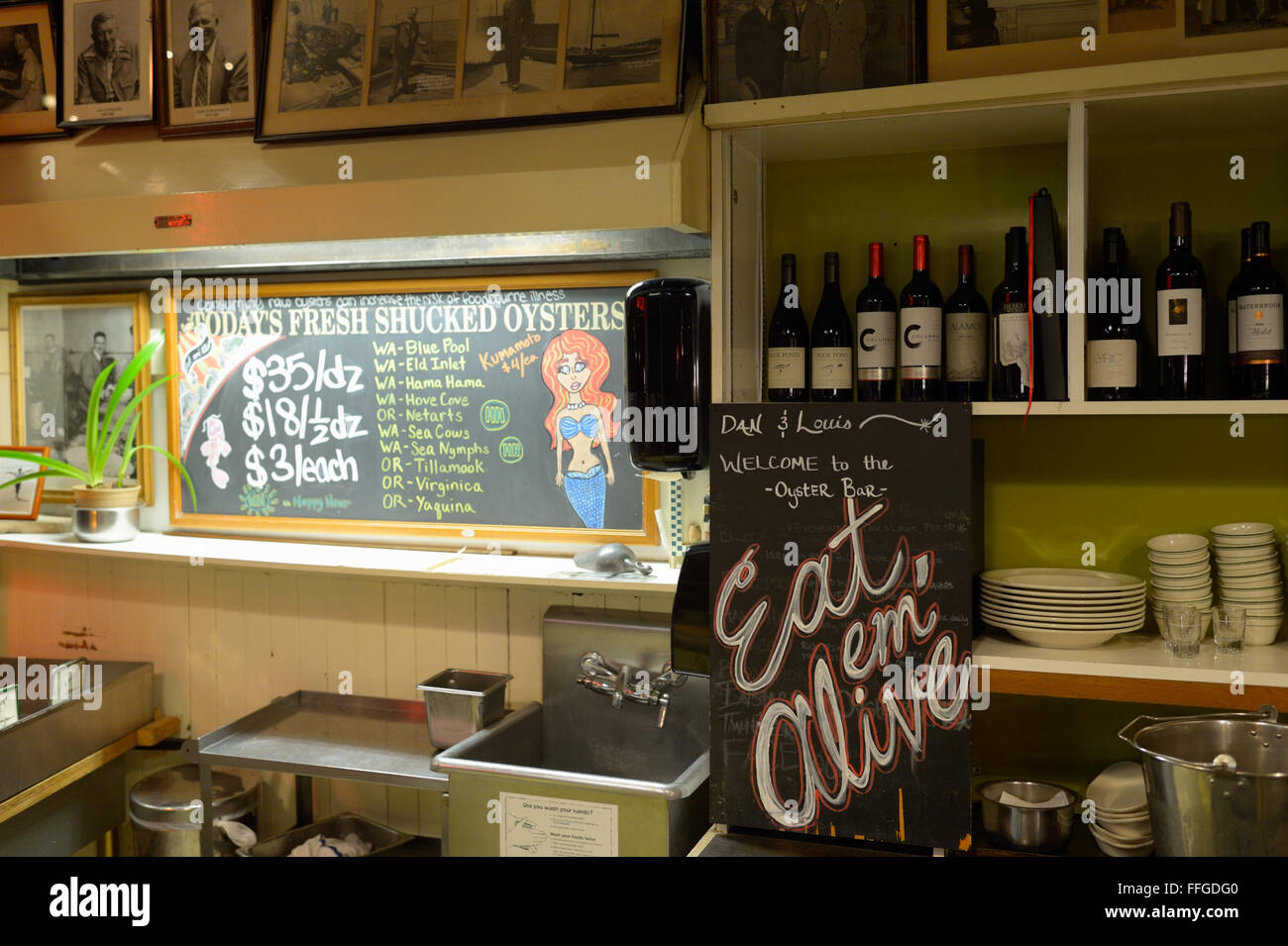 Oyster bar neon sign hires stock photography and images Alamy