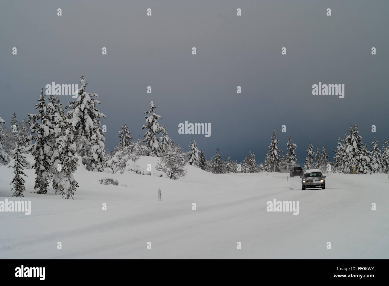 Sodankyla, Lapland, Finland. 11th Feb, 2016. Cars make their way across the wintry landscape on the European route E75 near Sodankyla, Lapland, Finland, 11 February 2016. The E 75 is a 4340-kilometre-long European route running from north to south. Photo: PETER ENDIG/dpa - NO WIRE SERVICE -/dpa/Alamy Live News Stock Photo