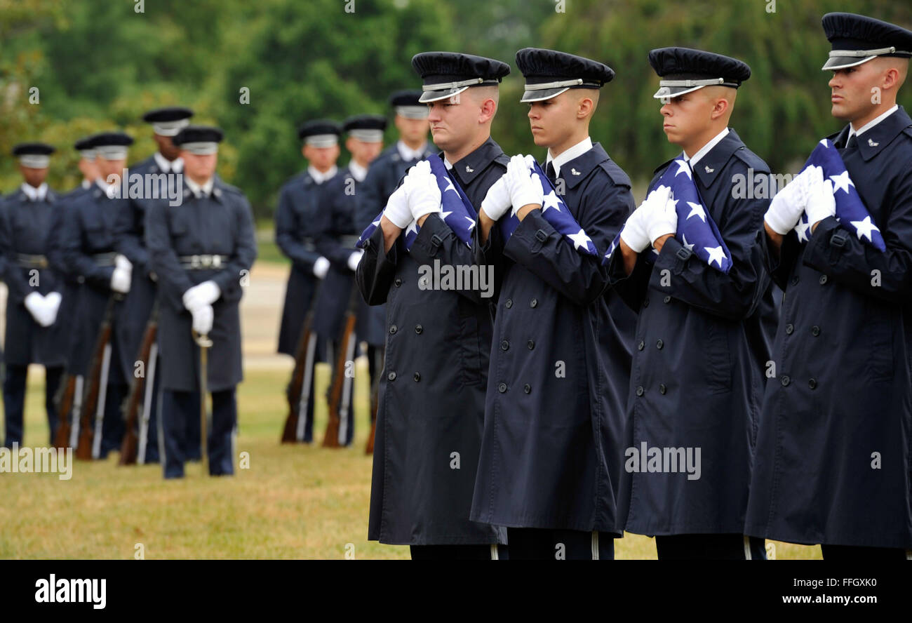 Full military honors hi-res stock photography and images - Alamy