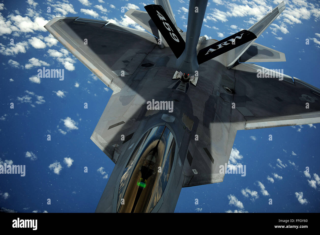 A F-22 Raptor flies behind a KC-135 to refuel off the East Coast of the U.S. Stock Photo